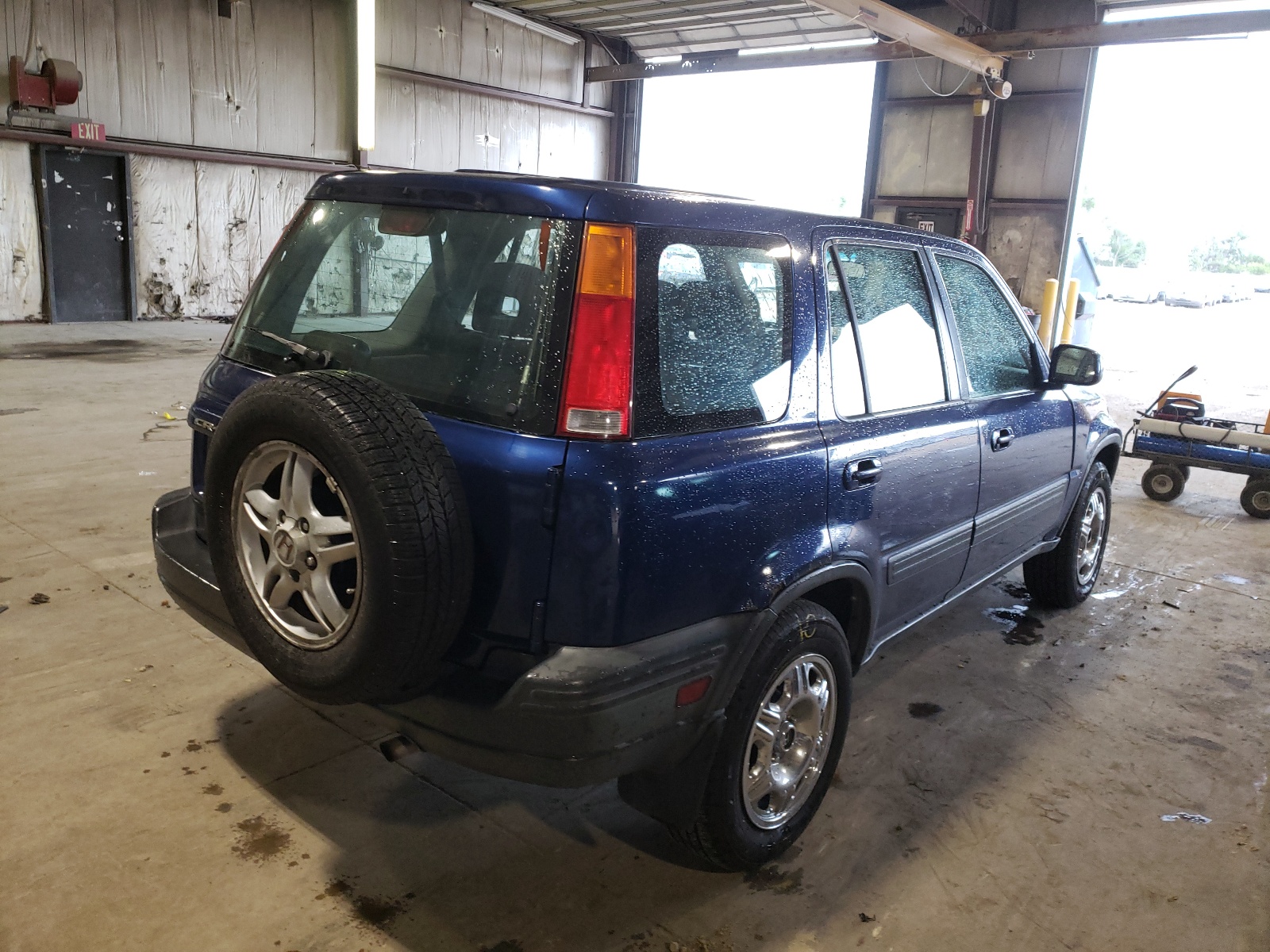 Photo 4 from auction – 1998 HONDA CR-V EX with VIN JHLRD1865WC035511