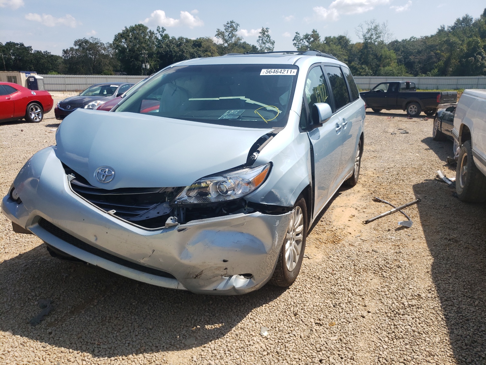 Photo 2 from auction – 2015 TOYOTA SIENNA XLE with VIN 5TDYK3DC2FS534433