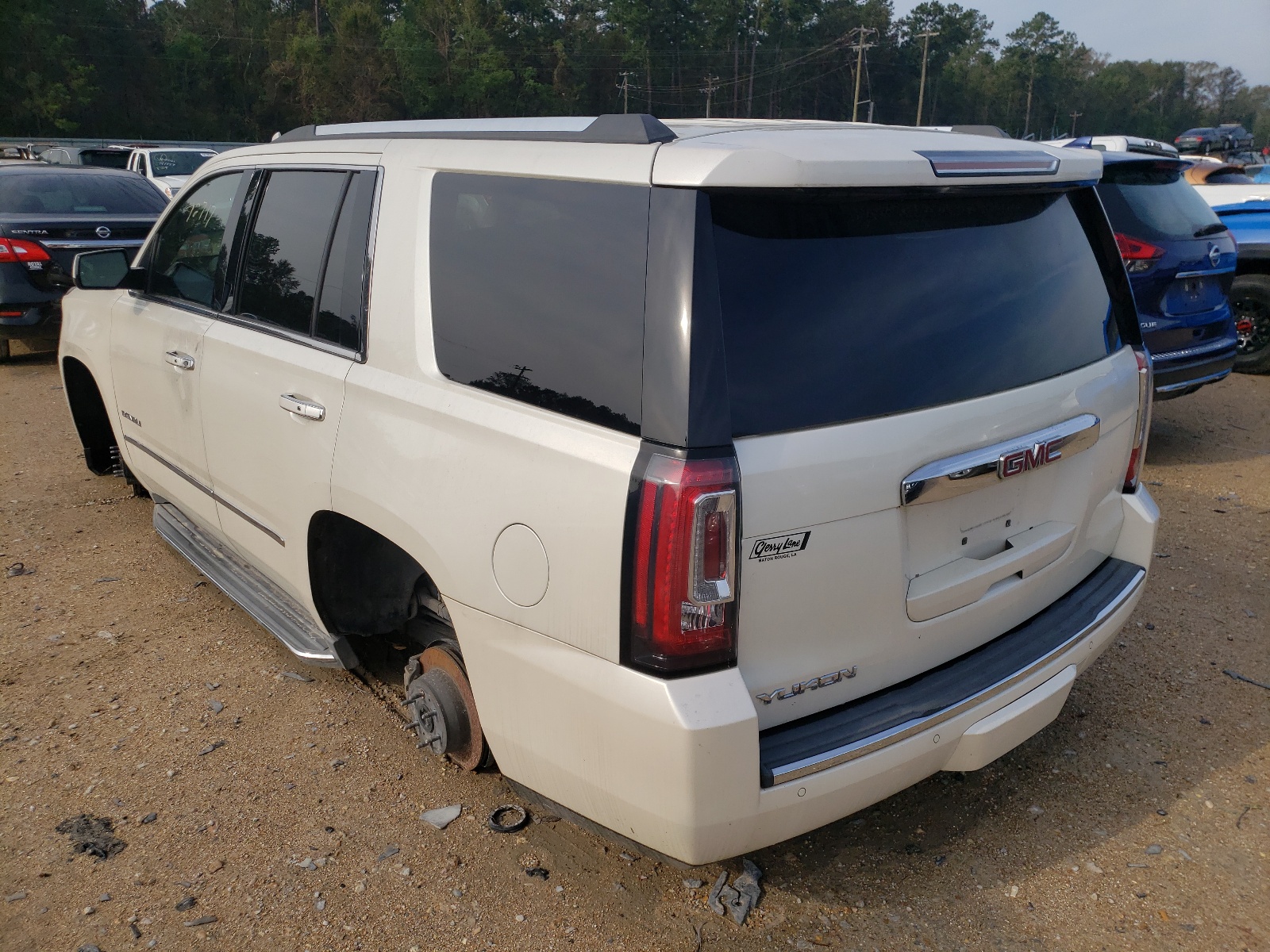 Photo 3 from auction – 2015 GMC YUKON DENA with VIN 1GKS1CKJ8FR506973