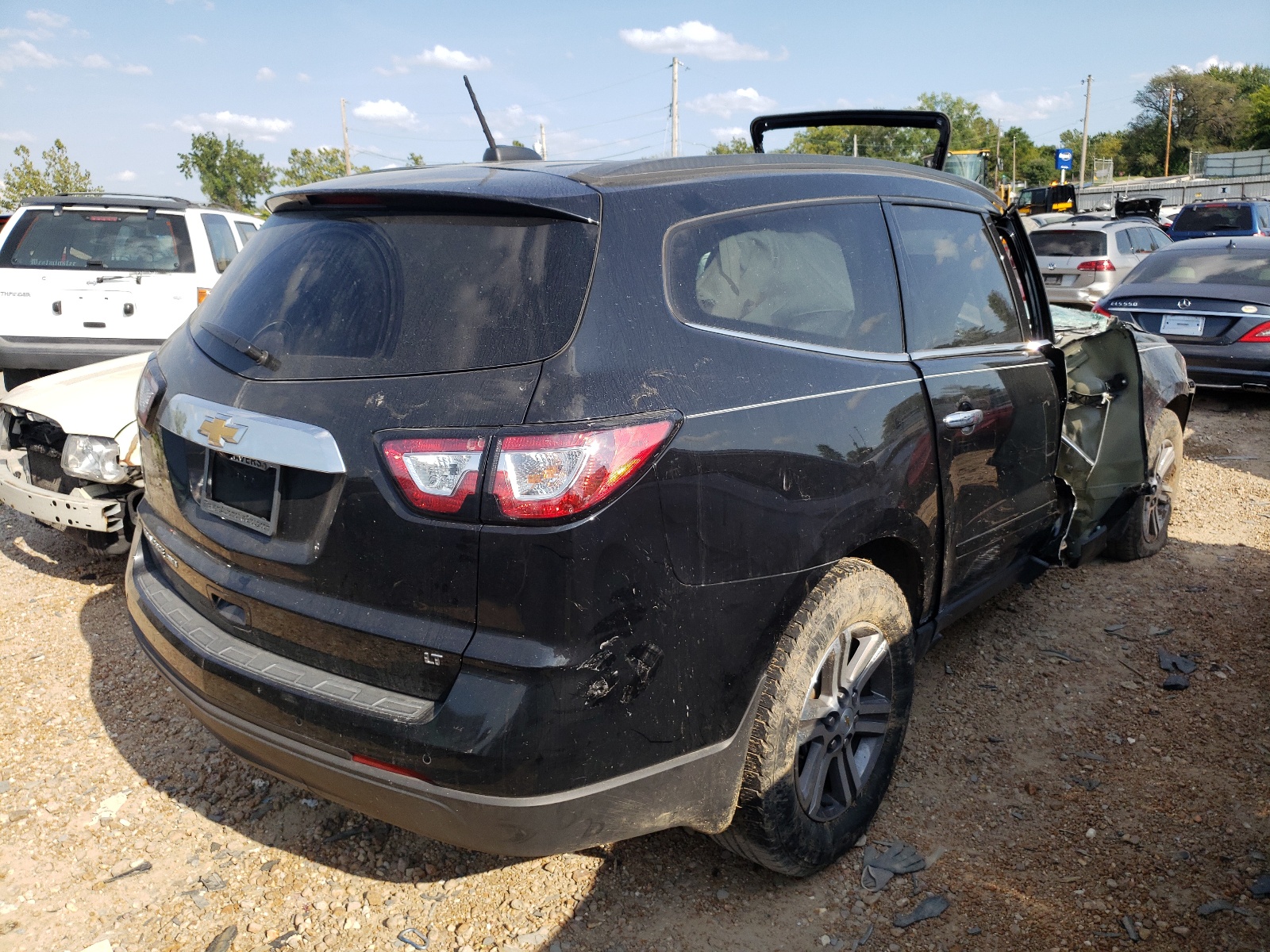 Photo 4 from auction – 2017 CHEVROLET TRAVERSE L with VIN 1GNKVHKD9HJ185588