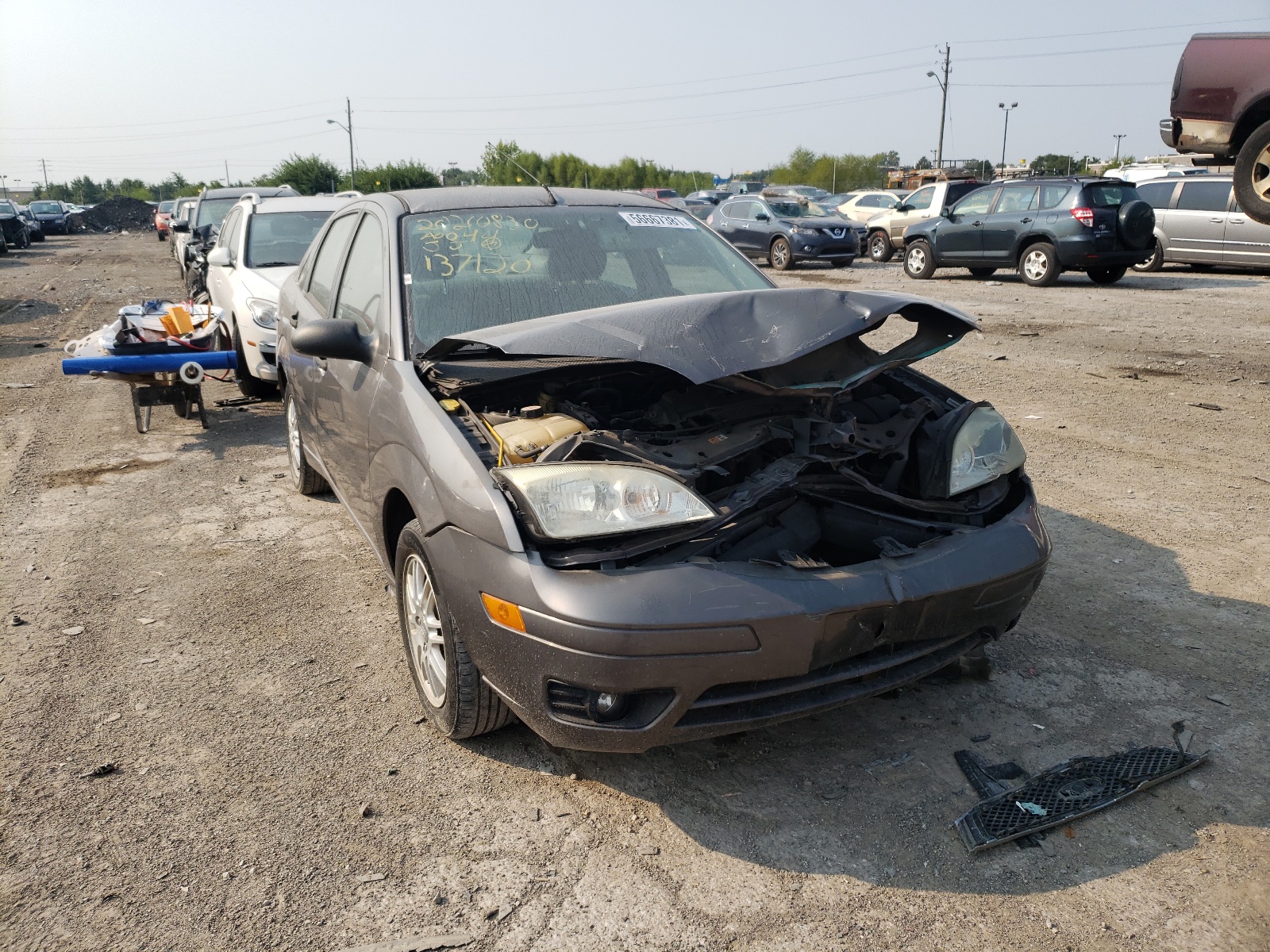Photo 1 from auction – 2005 FORD FOCUS ZX4 with VIN 1FAFP34N35W137120
