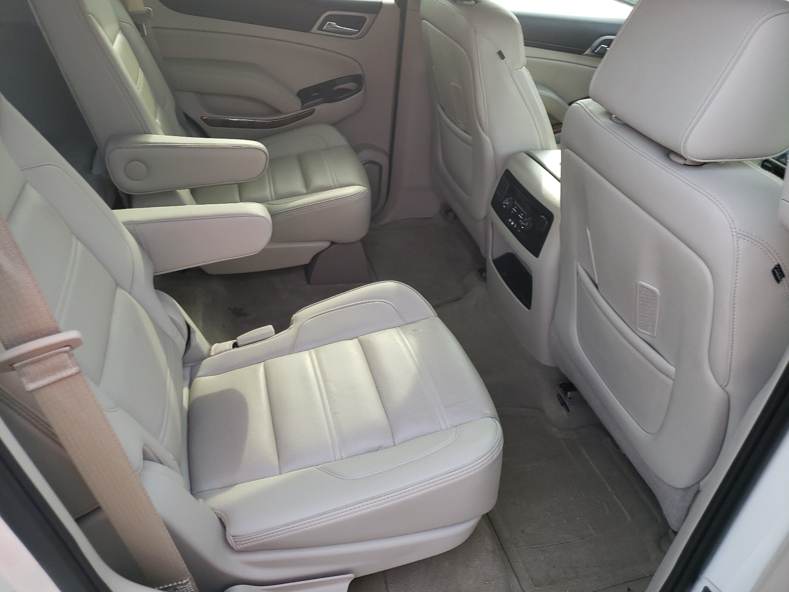 Photo 6 from auction – 2015 GMC YUKON DENA with VIN 1GKS1CKJ8FR506973