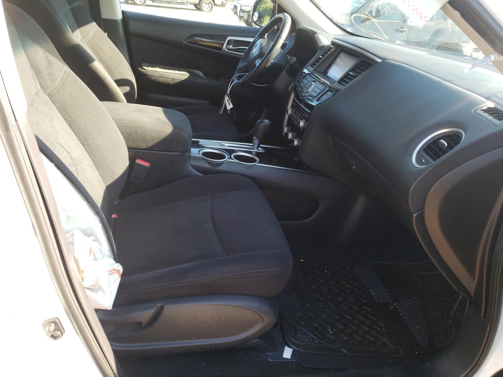 Photo 5 from auction – 2015 NISSAN PATHFINDER with VIN 5N1AR2MN5FC652742