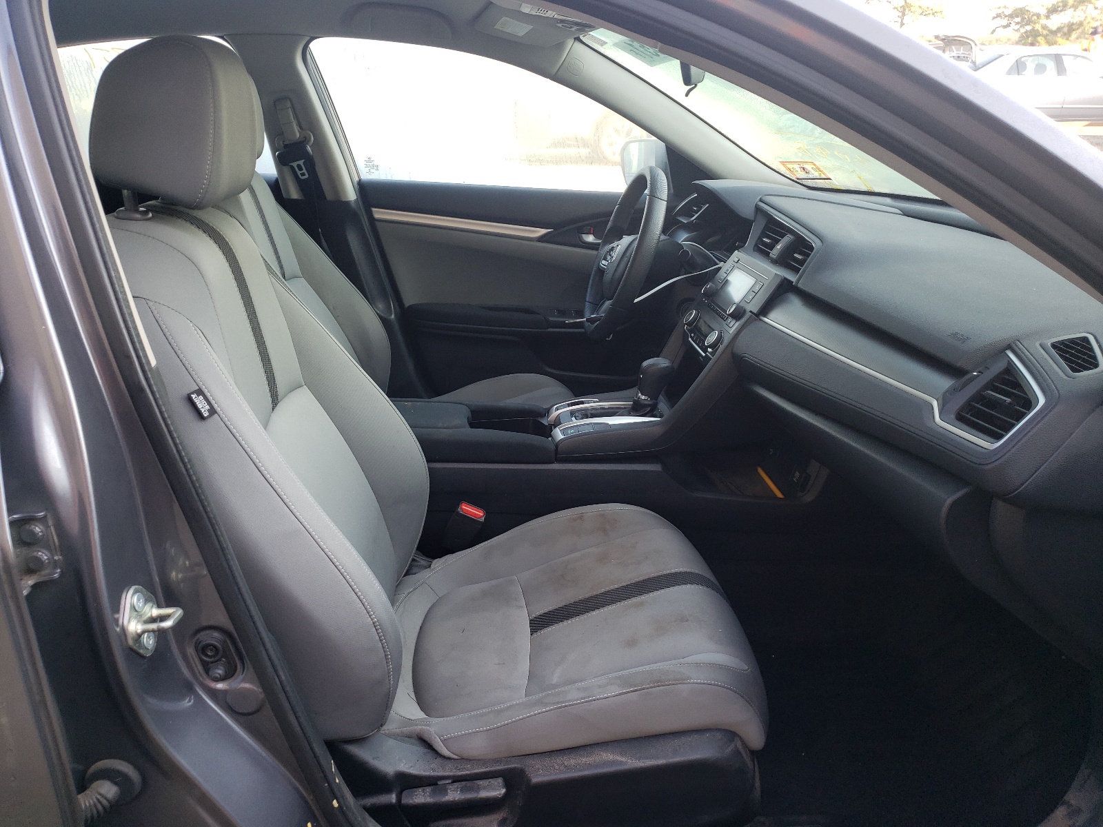 Photo 5 from auction – 2016 HONDA CIVIC LX with VIN 2HGFC2F58GH533088