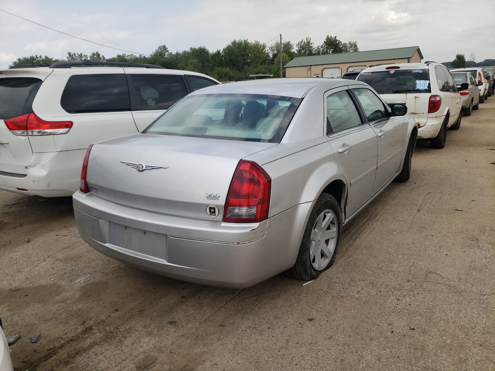 Photo 4 from auction – 2005 CHRYSLER 300 TOURIN with VIN 2C3JA53G85H120577
