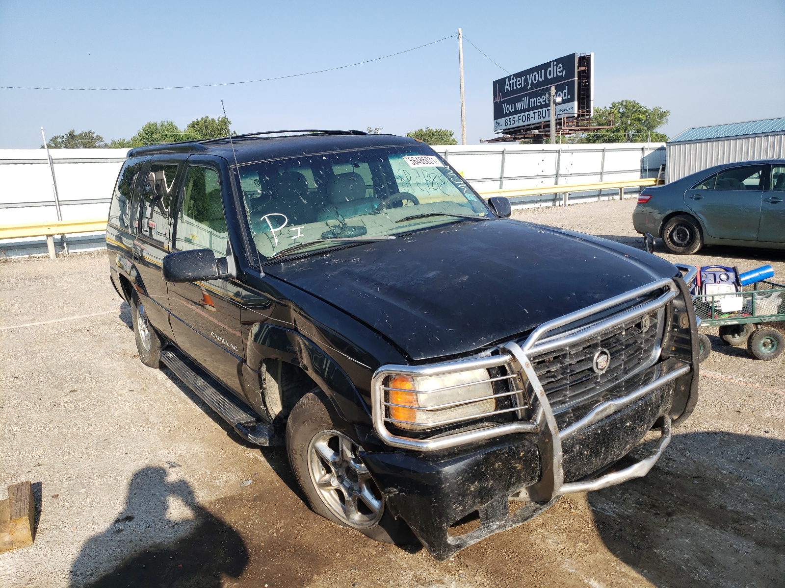 CADILLAC ESCALADE L 2000 with VIN 1GYEK63RXYR216551 - Photo from auction