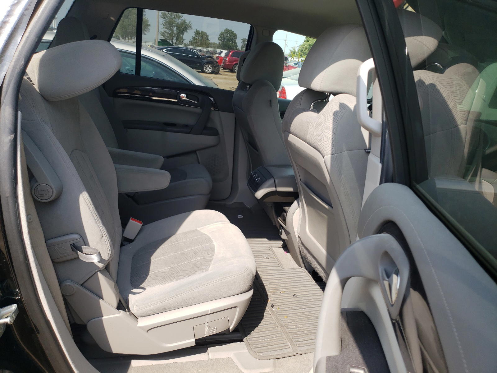 Photo 6 from auction – 2017 BUICK ENCLAVE with VIN 5GAKRAKD4HJ324175