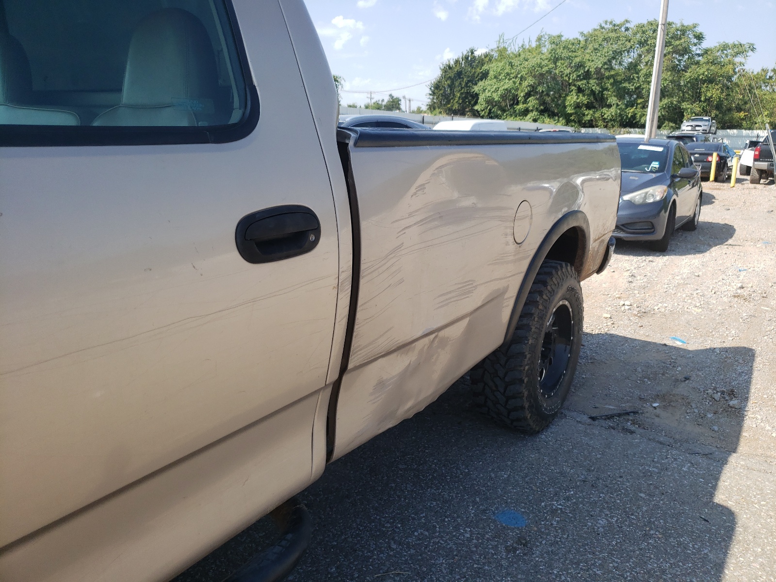Photo 9 from auction – 1998 FORD F150 with VIN 1FTRF18L2WKA42807