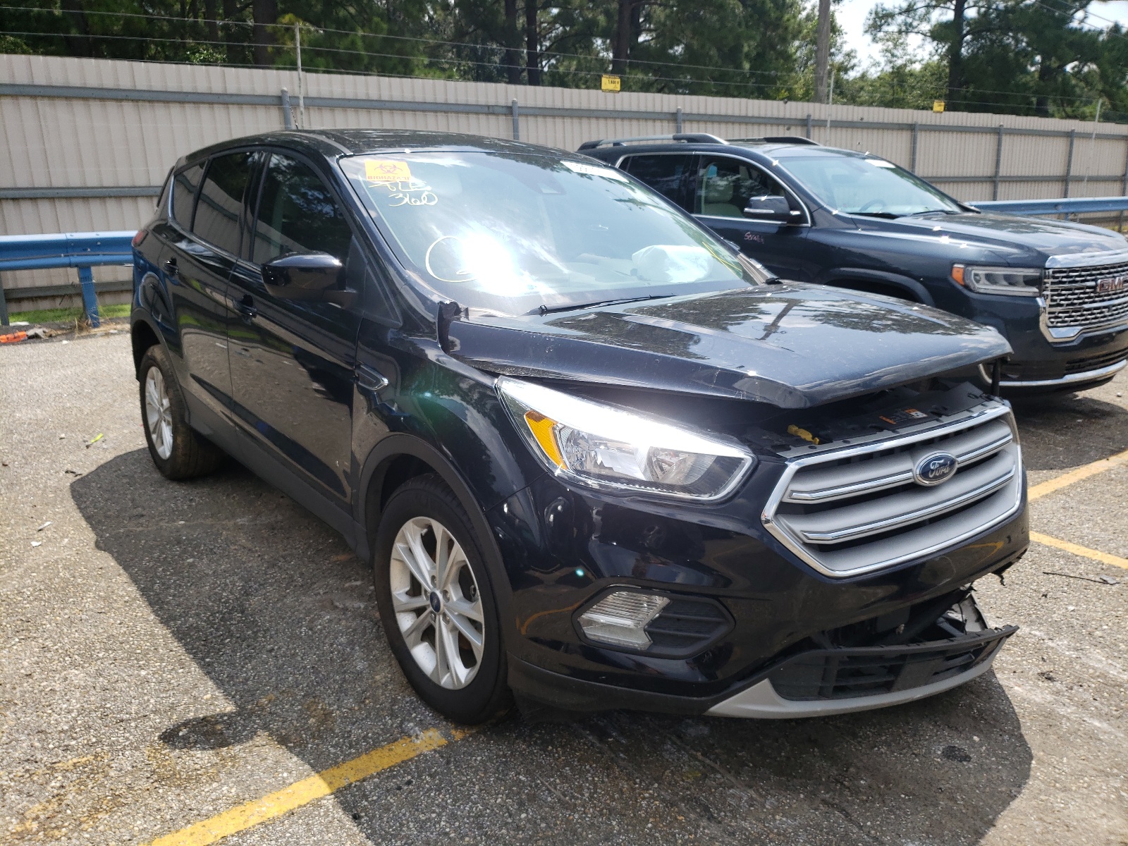 Photo 1 from auction – 2019 FORD ESCAPE SE with VIN 1FMCU0GD8KUA29778