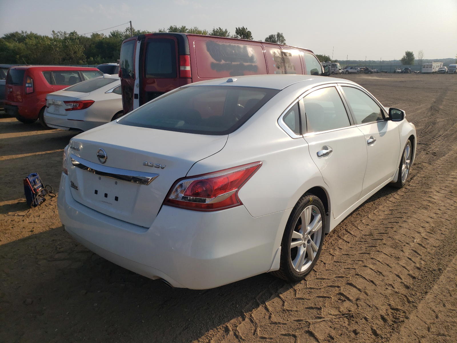 Photo 4 from auction – 2013 NISSAN ALTIMA 3.5 with VIN 1N4BL3AP8DC180240
