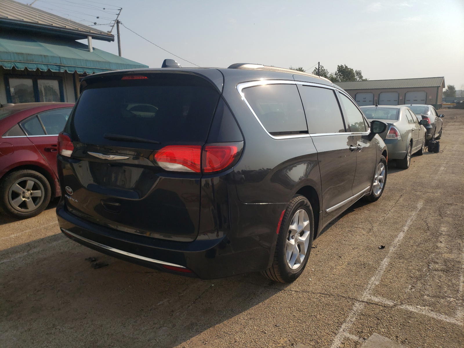 Photo 4 from auction – 2017 CHRYSLER PACIFICA T with VIN 2C4RC1BG0HR501339