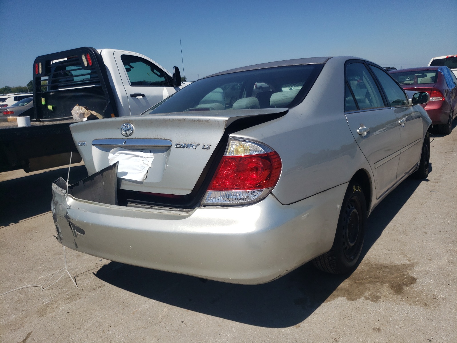 Photo 4 from auction – 2005 TOYOTA CAMRY LE with VIN 4T1BE30K75U026782