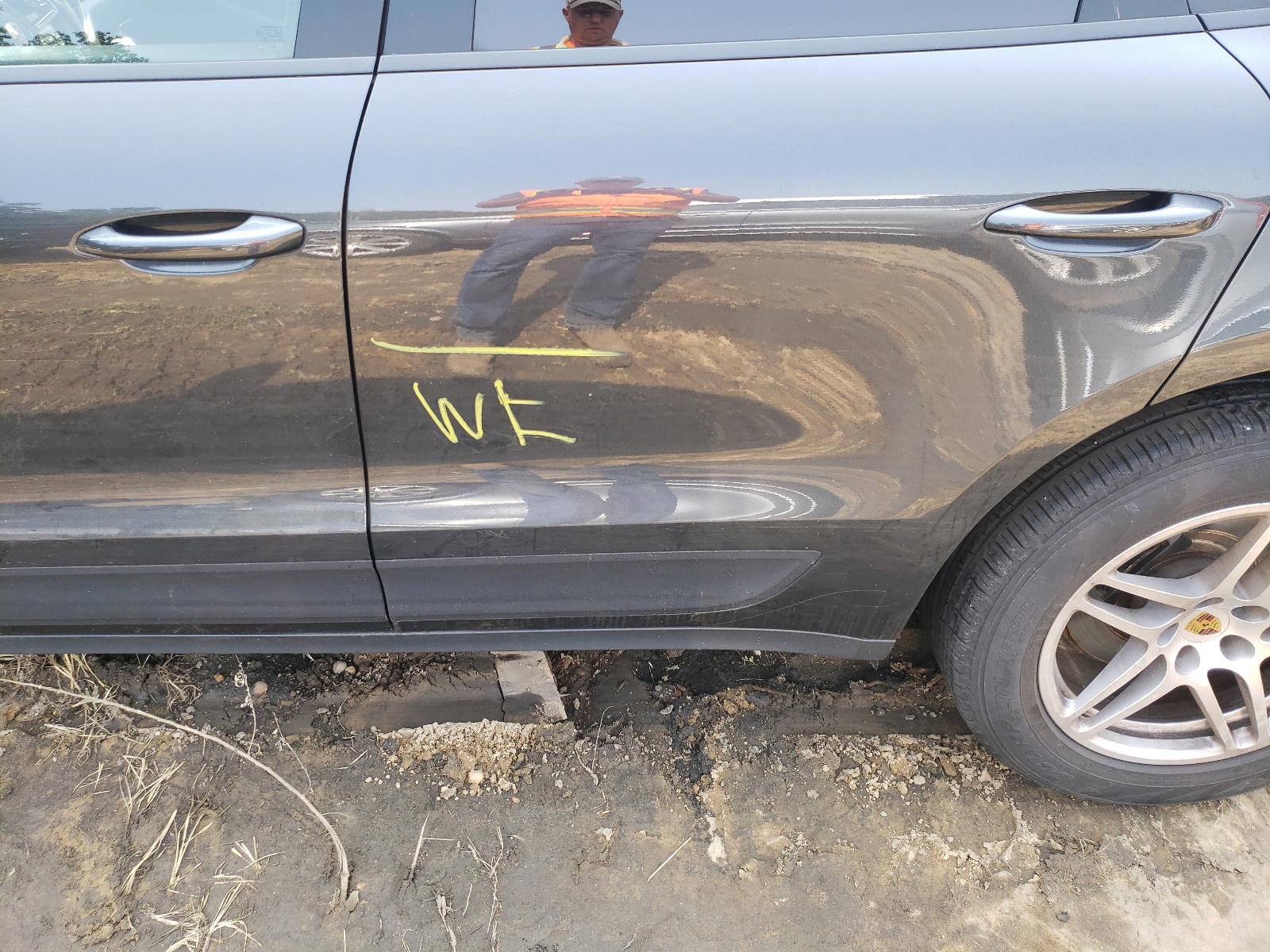 Photo 9 from auction – 2017 PORSCHE MACAN with VIN WP1AA2A56HLB06338