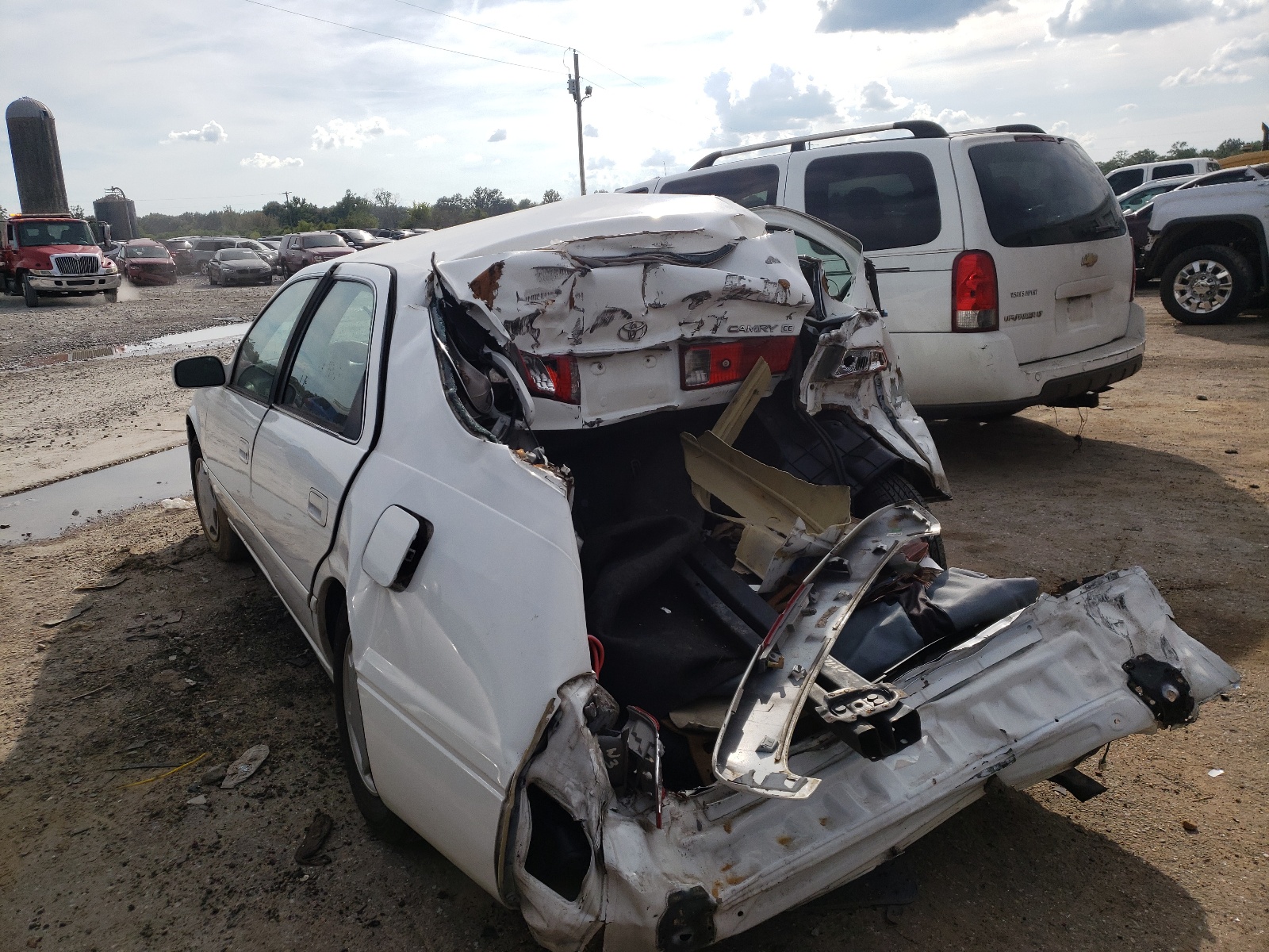 Photo 3 from auction – 2000 TOYOTA CAMRY with VIN 4T1BG22K3YU749972