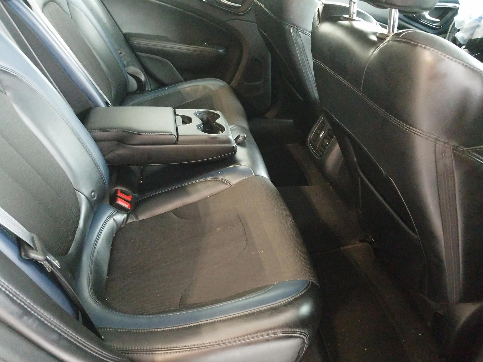 Photo 6 from auction – 2015 CHRYSLER 200 S with VIN 1C3CCCBG4FN597511