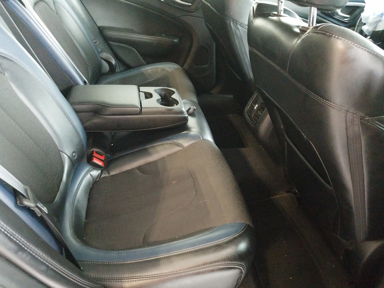 صورة رقم 6 من المزاد - 2015 CHRYSLER 200 S مع VIN 1C3CCCBG4FN597511