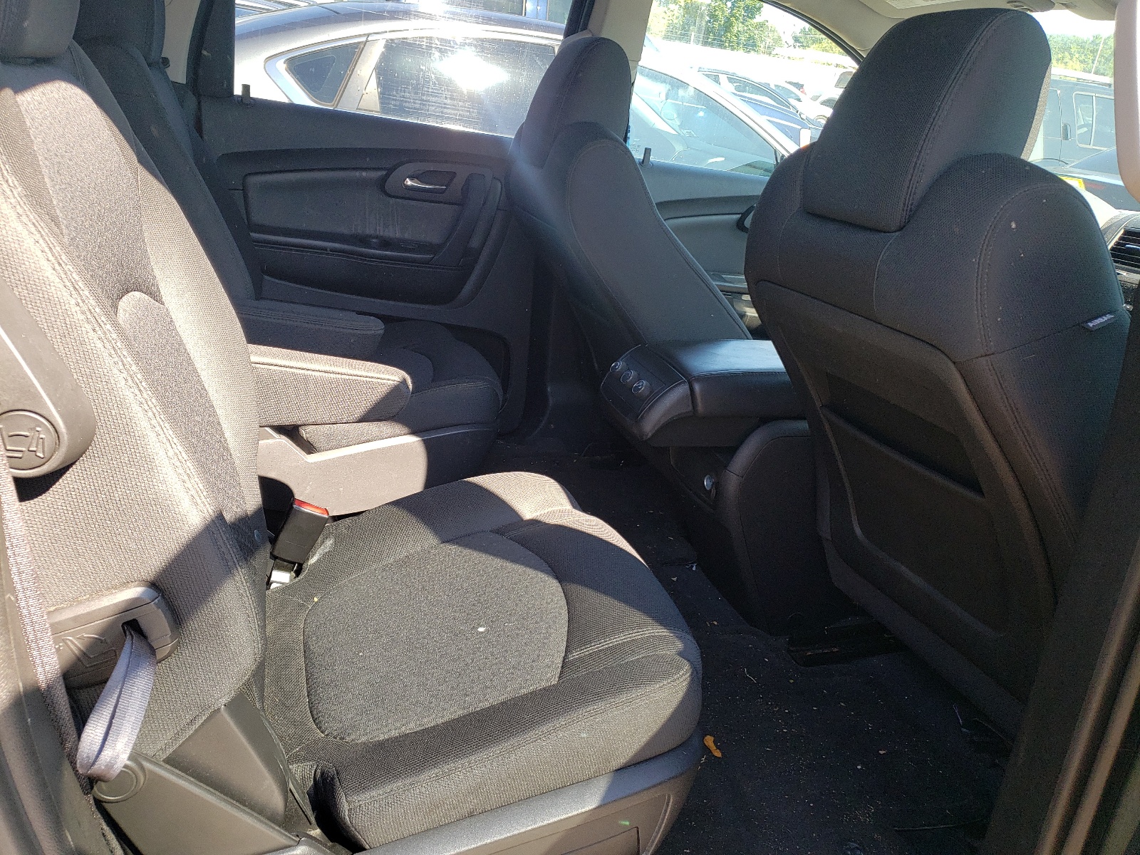Photo 6 from auction – 2011 CHEVROLET TRAVERSE L with VIN 1GNKVGED8BJ370325