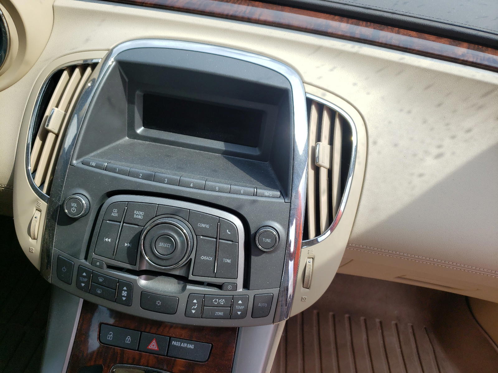 Photo 9 from auction – 2011 BUICK LACROSSE C with VIN 1G4GA5ED4BF228468