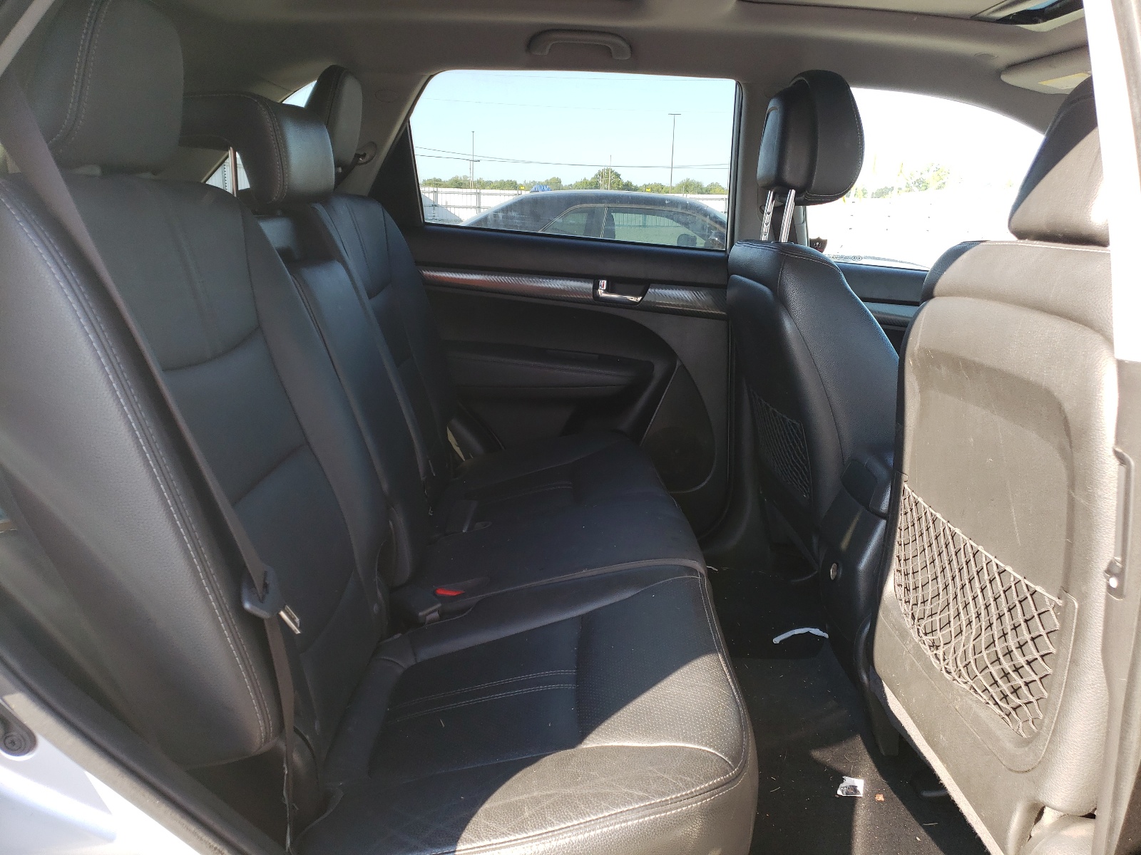 Photo 6 from auction – 2011 KIA SORENTO SX with VIN 5XYKWDA23BG172549