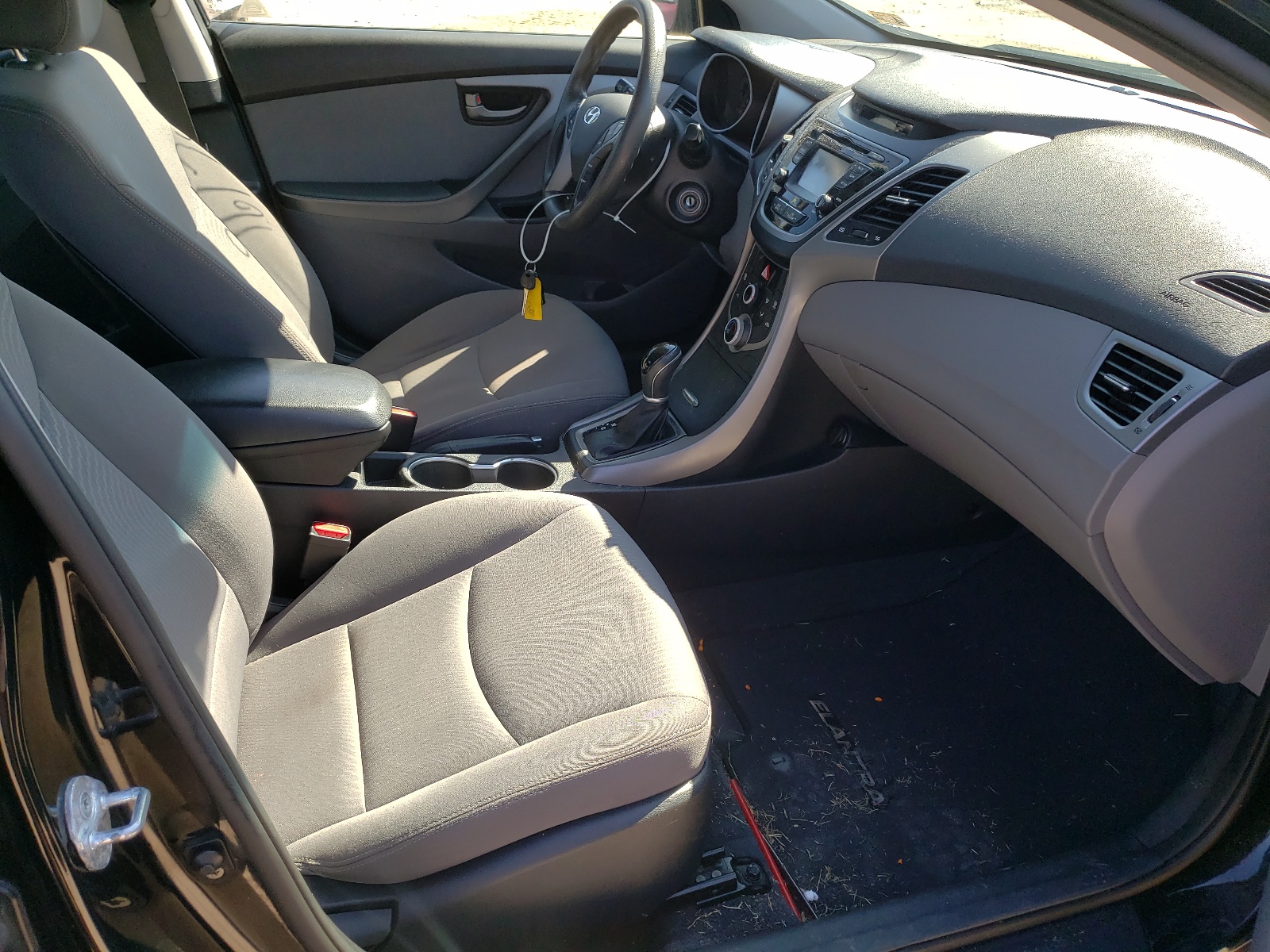 Photo 5 from auction – 2016 HYUNDAI ELANTRA with VIN KMHDH4AE8GU544398