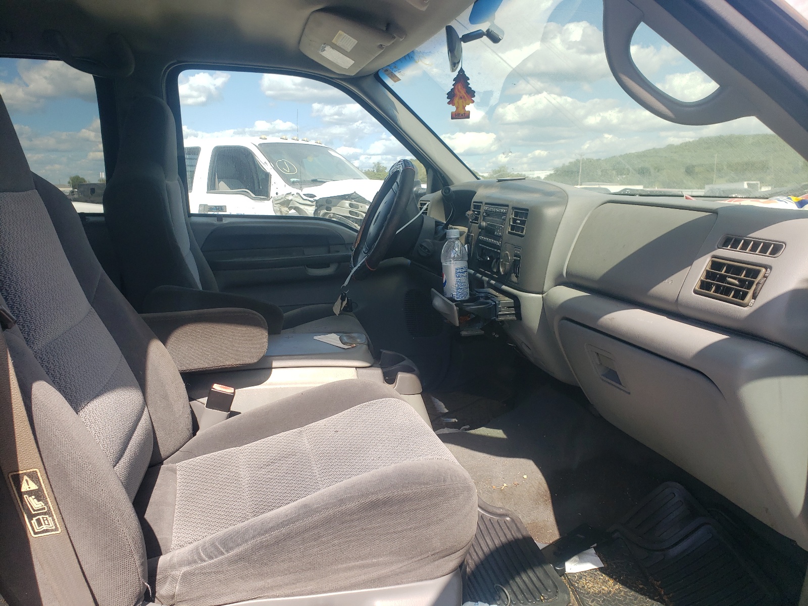 Photo 5 from auction – 2002 FORD F250 SUPER with VIN 3FTNW21L52MA23296