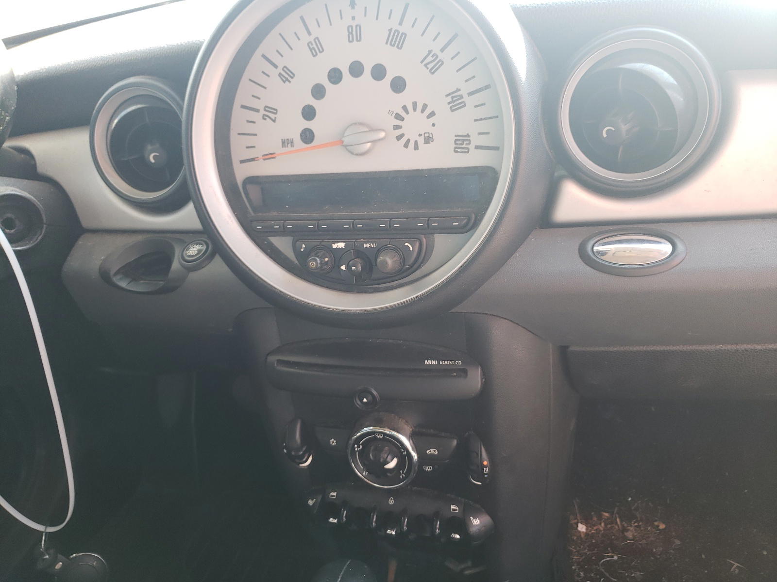 Photo 9 from auction – 2011 MINI COOPER with VIN WMWSU3C52BT253759