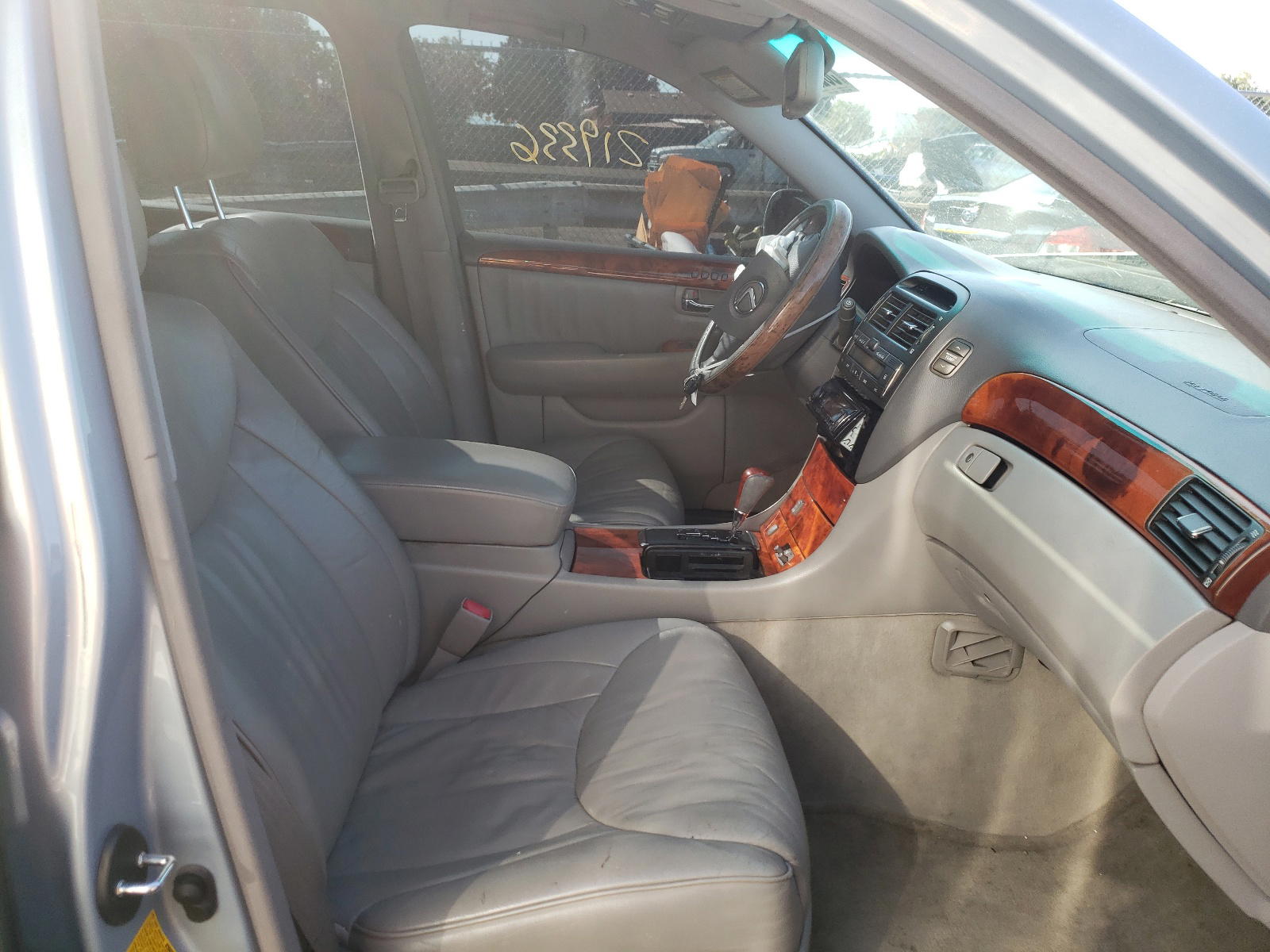 Photo 5 from auction – 2002 LEXUS LS 430 with VIN JTHBN30F420064026
