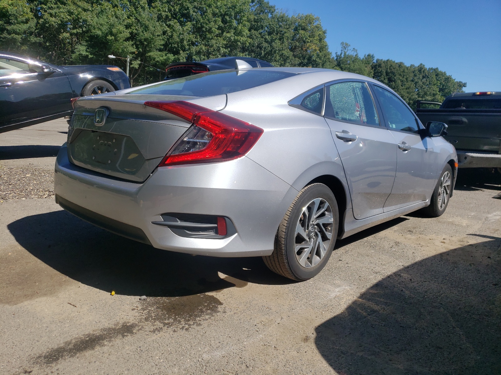 Photo 4 from auction – 2017 HONDA CIVIC EX with VIN 2HGFC2F7XHH542586