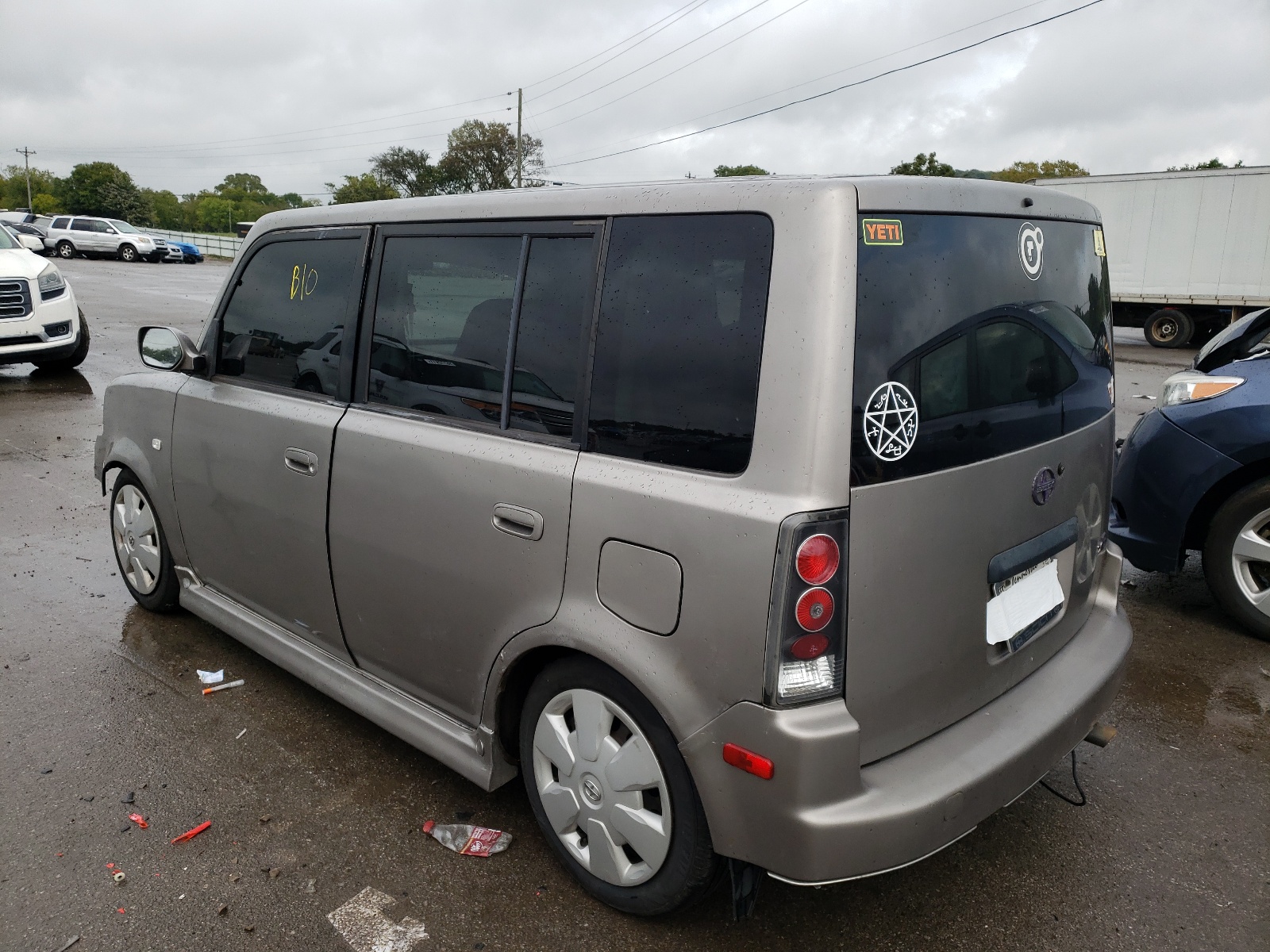 Photo 3 from auction – 2004 TOYOTA SCION with VIN JTLKT324X40153755