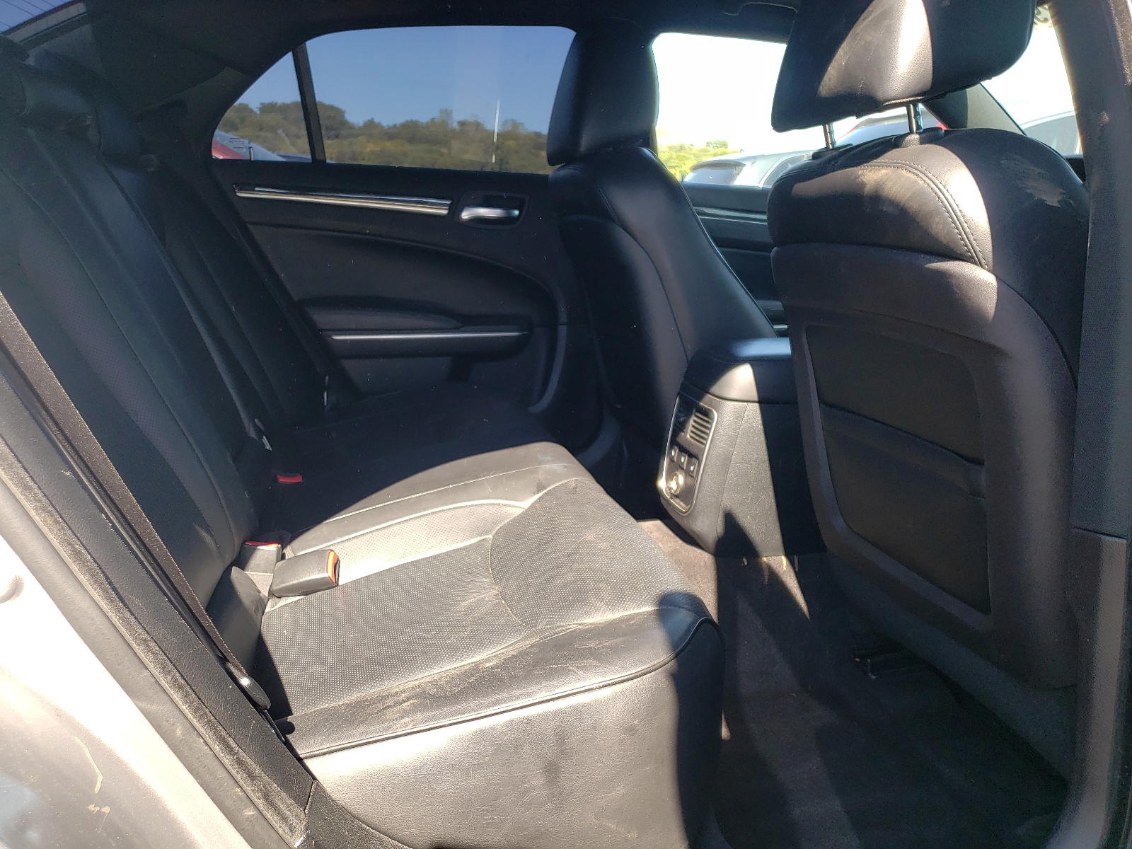 Photo 6 from auction – 2011 CHRYSLER 300 LIMITE with VIN 2C3CA5CGXBH538238