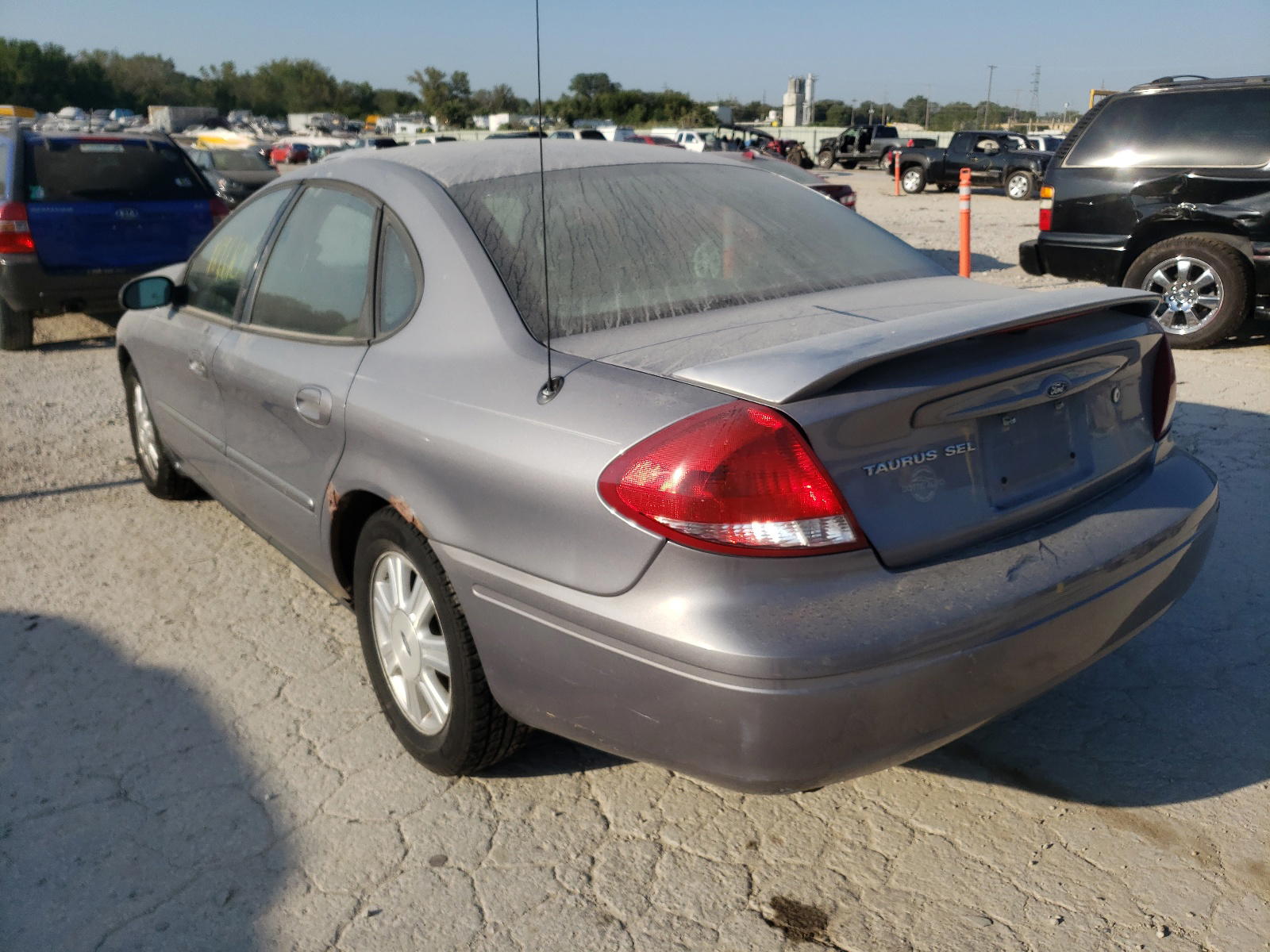 Photo 3 from auction – 2006 FORD TAURUS SEL with VIN 1FAFP56U76A217566