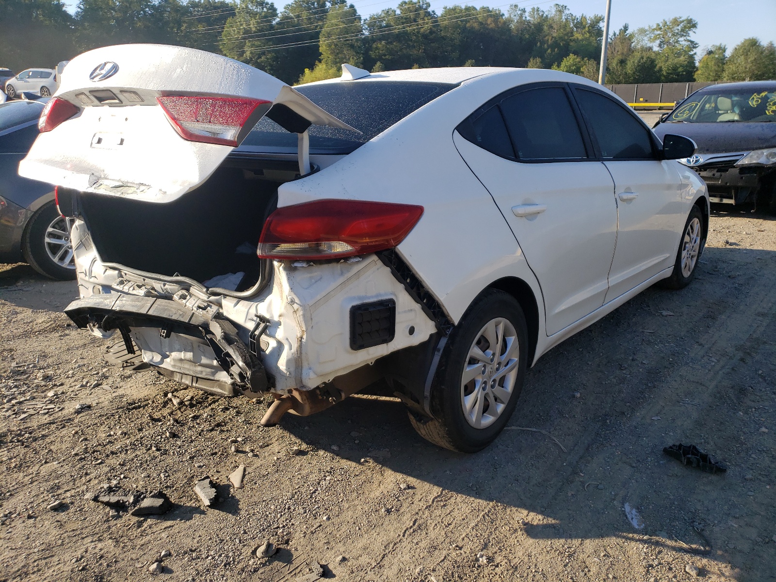 Photo 4 from auction – 2017 HYUNDAI ELANTRA SE with VIN 5NPD74LF0HH067569