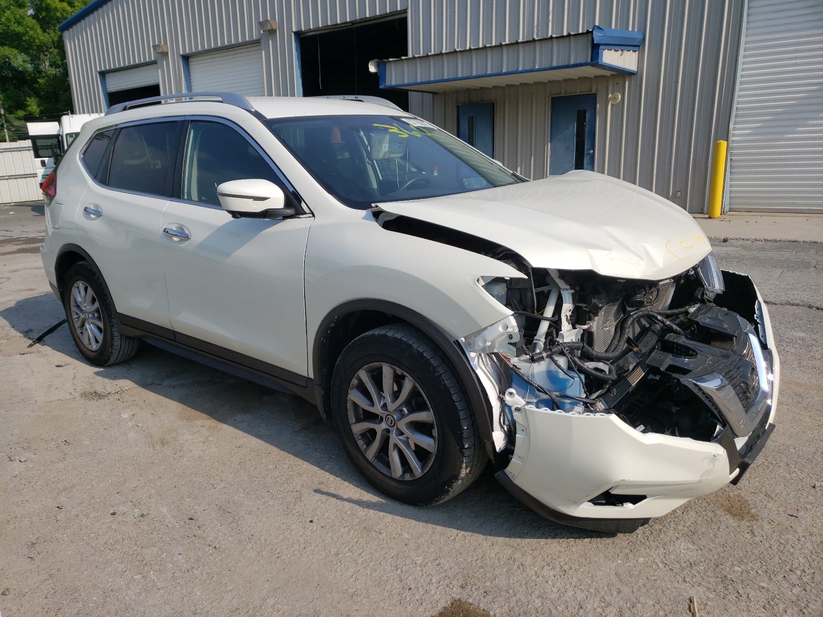 NISSAN ROGUE S 2017 with VIN KNMAT2MV0HP521039 - Photo from auction