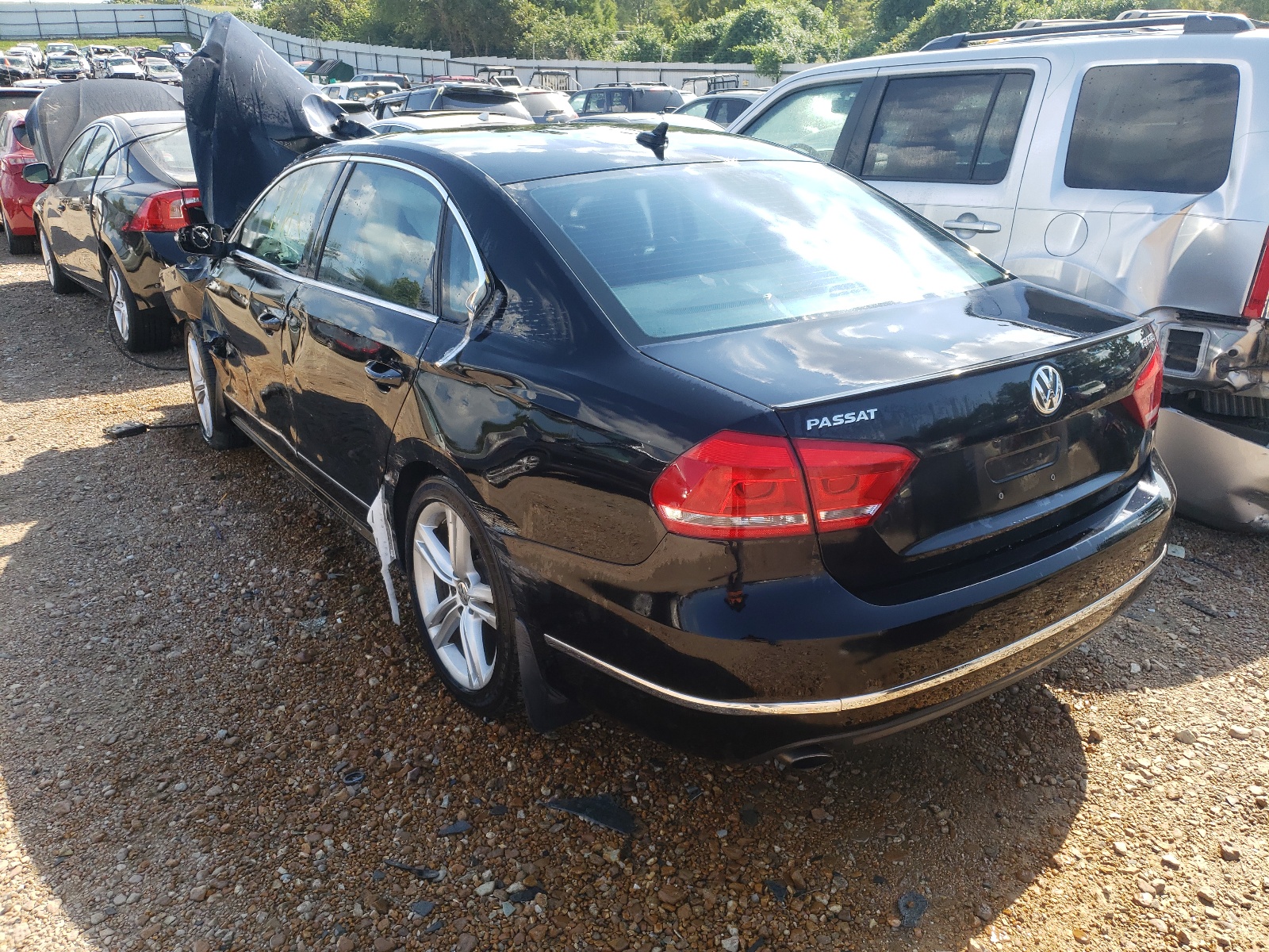 Photo 3 from auction – 2015 VOLKSWAGEN PASSAT SEL with VIN 1VWCT7A38FC035394