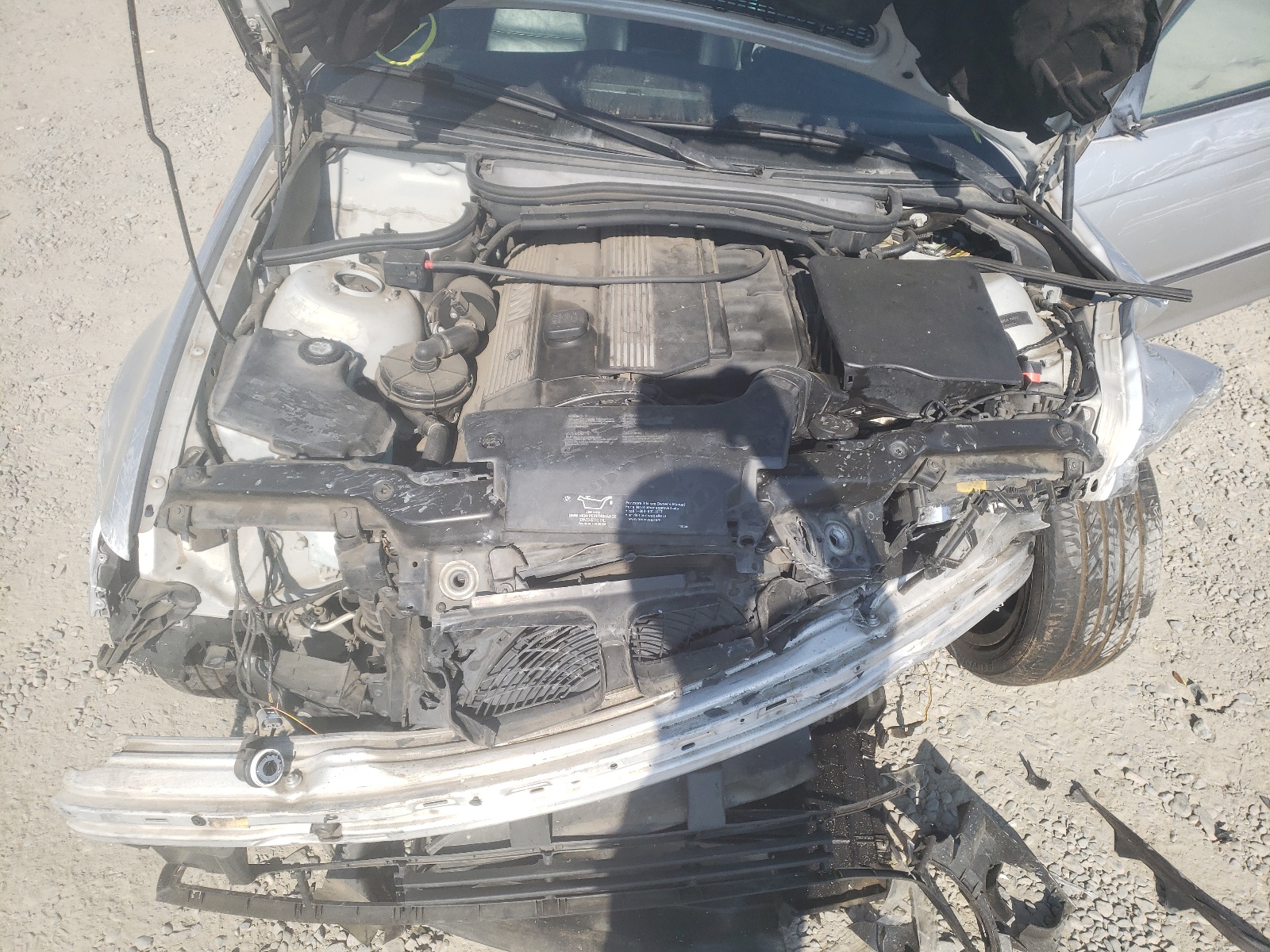 Photo 17 from auction – 2005 BMW 325 I with VIN WBAET37455NJ90098