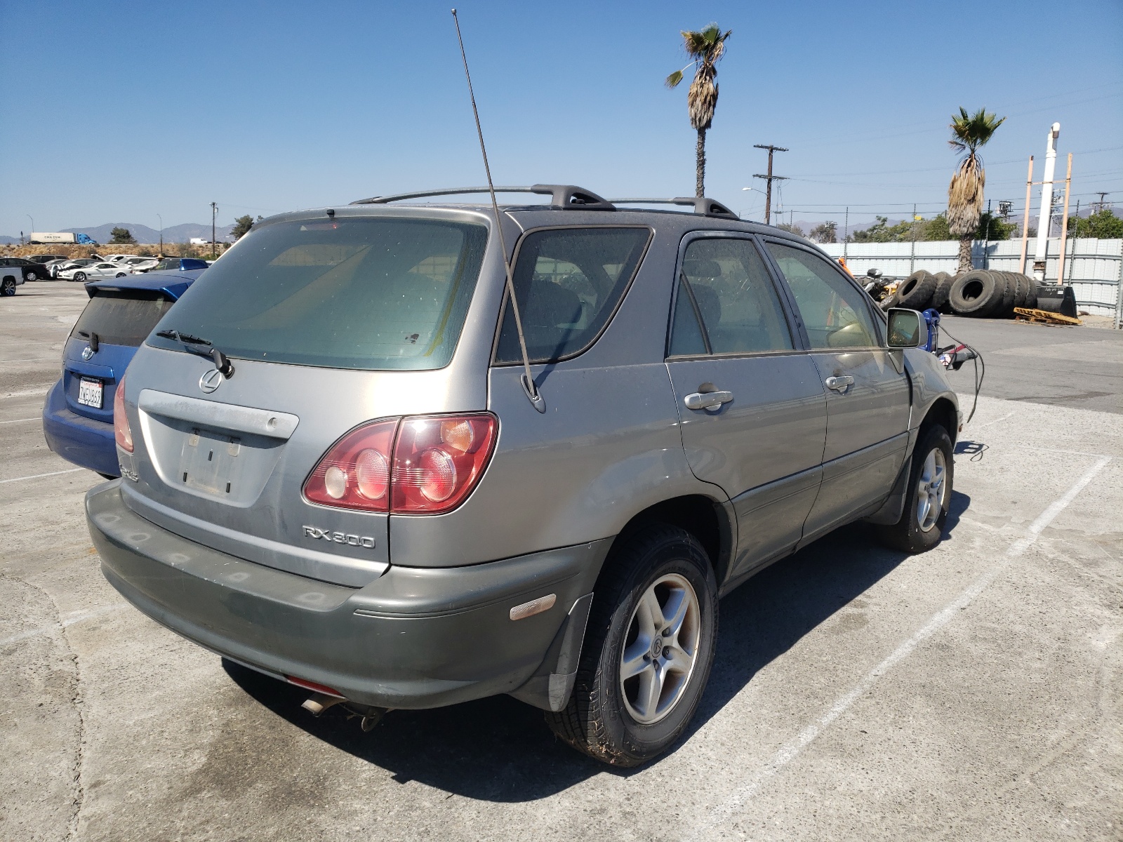 Photo 4 from auction – 2000 LEXUS RX 300 with VIN JT6GF10U5Y0067184