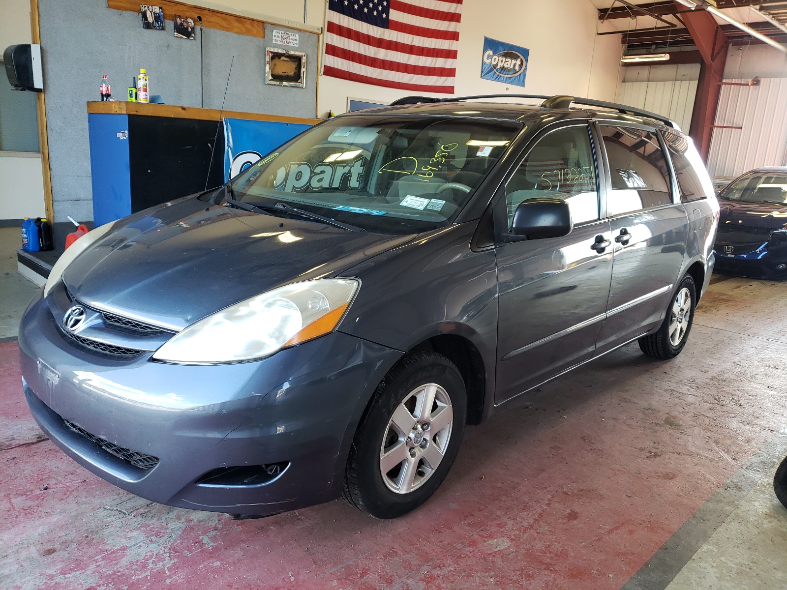 Photo 2 from auction – 2010 TOYOTA SIENNA CE with VIN 5TDKK4CC9AS335790