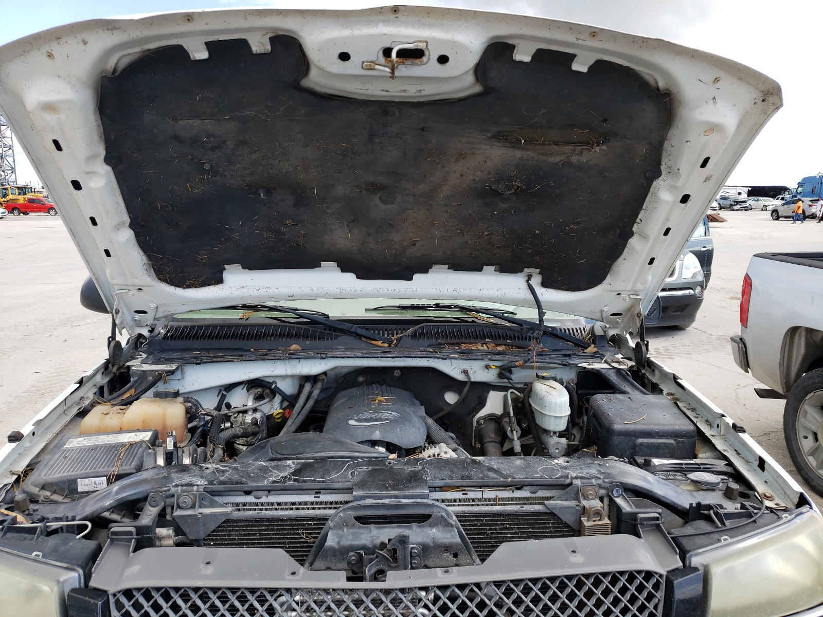 Photo 7 from auction – 2004 CHEVROLET SILVERADO with VIN 1GCHK29U04E105533