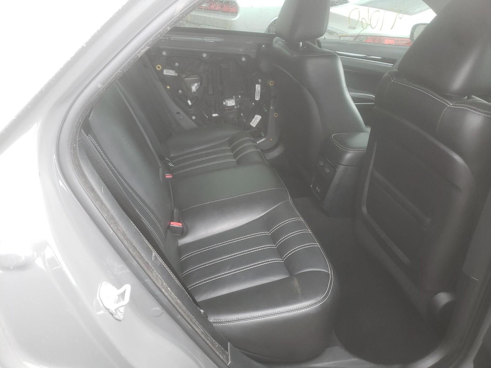 Photo 6 from auction – 2019 CHRYSLER 300 S with VIN 2C3CCABG3KH559498