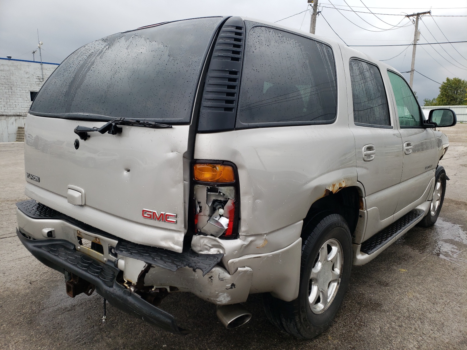 Photo 4 from auction – 2004 GMC YUKON DENA with VIN 1GKEK63U74J209029
