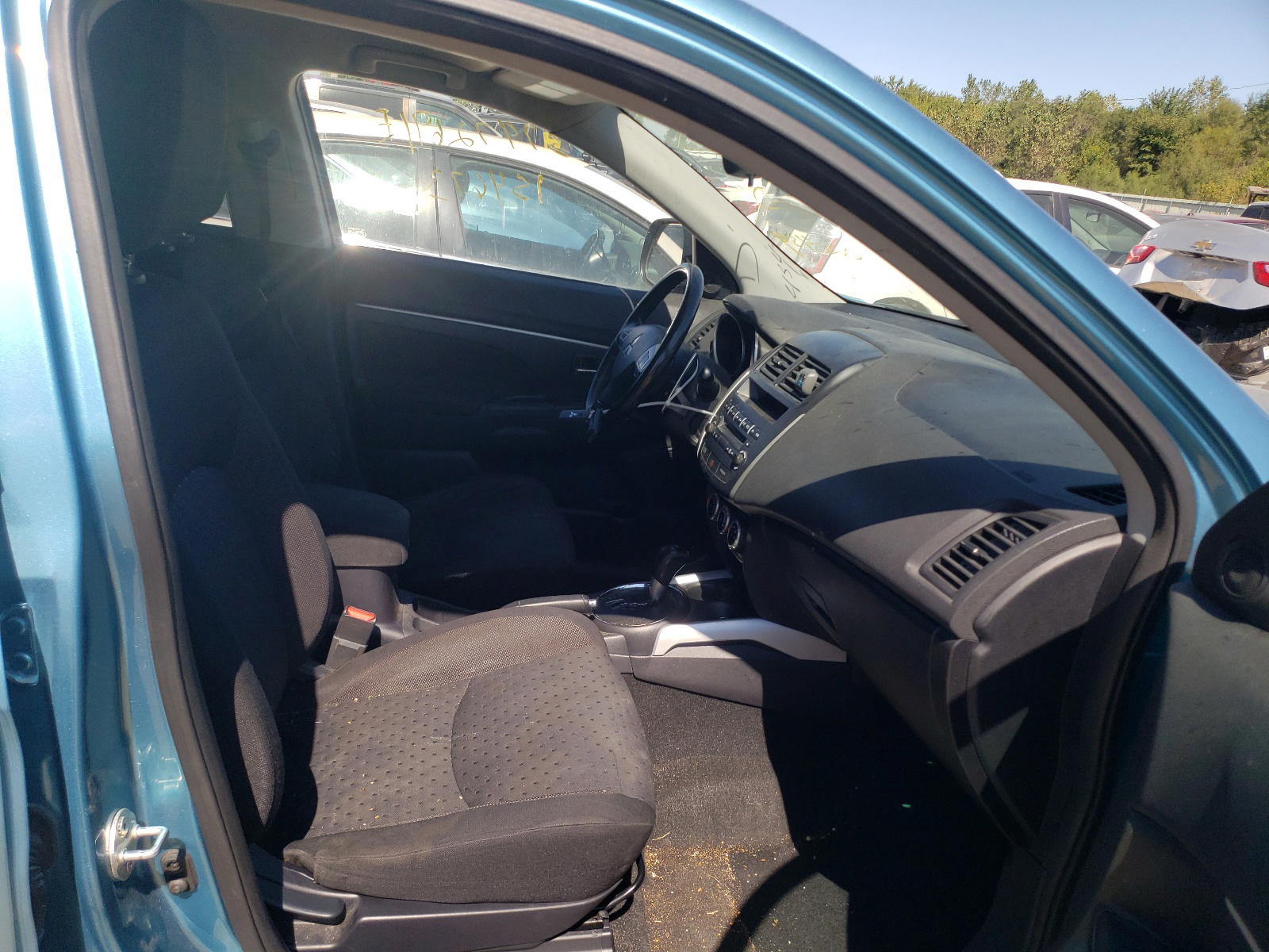 Photo 5 from auction – 2011 MITSUBISHI OUTLANDER with VIN JA4AR4AU0BZ020454