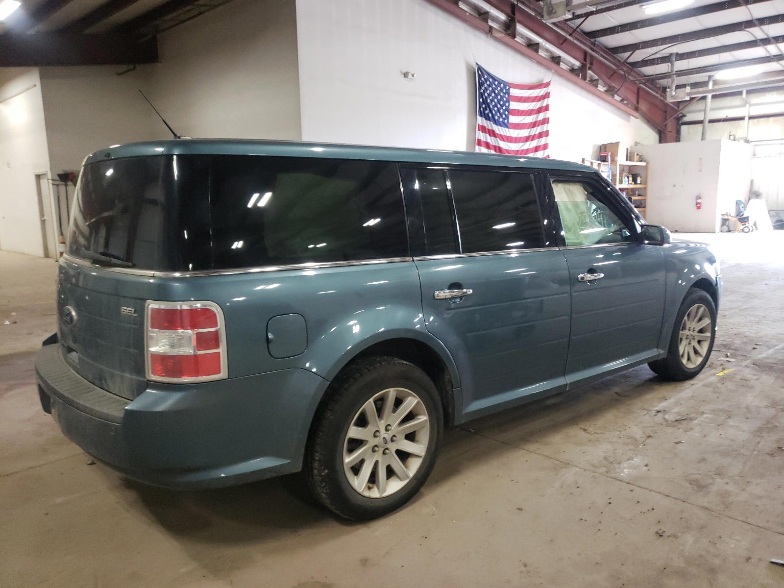 Photo 4 from auction – 2010 FORD FLEX SEL with VIN 2FMGK5CC9ABB30527