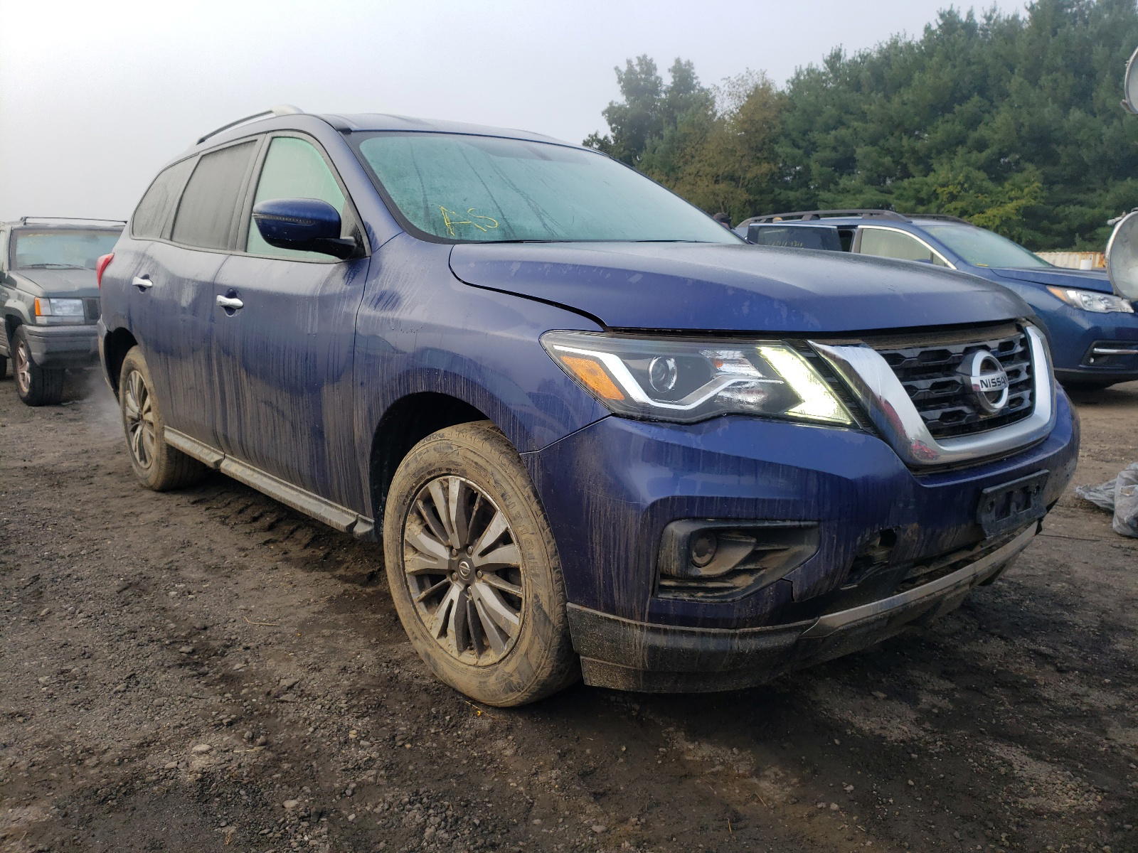 NISSAN PATHFINDER 2017 with VIN 5N1DR2MM9HC698971 - Photo from auction