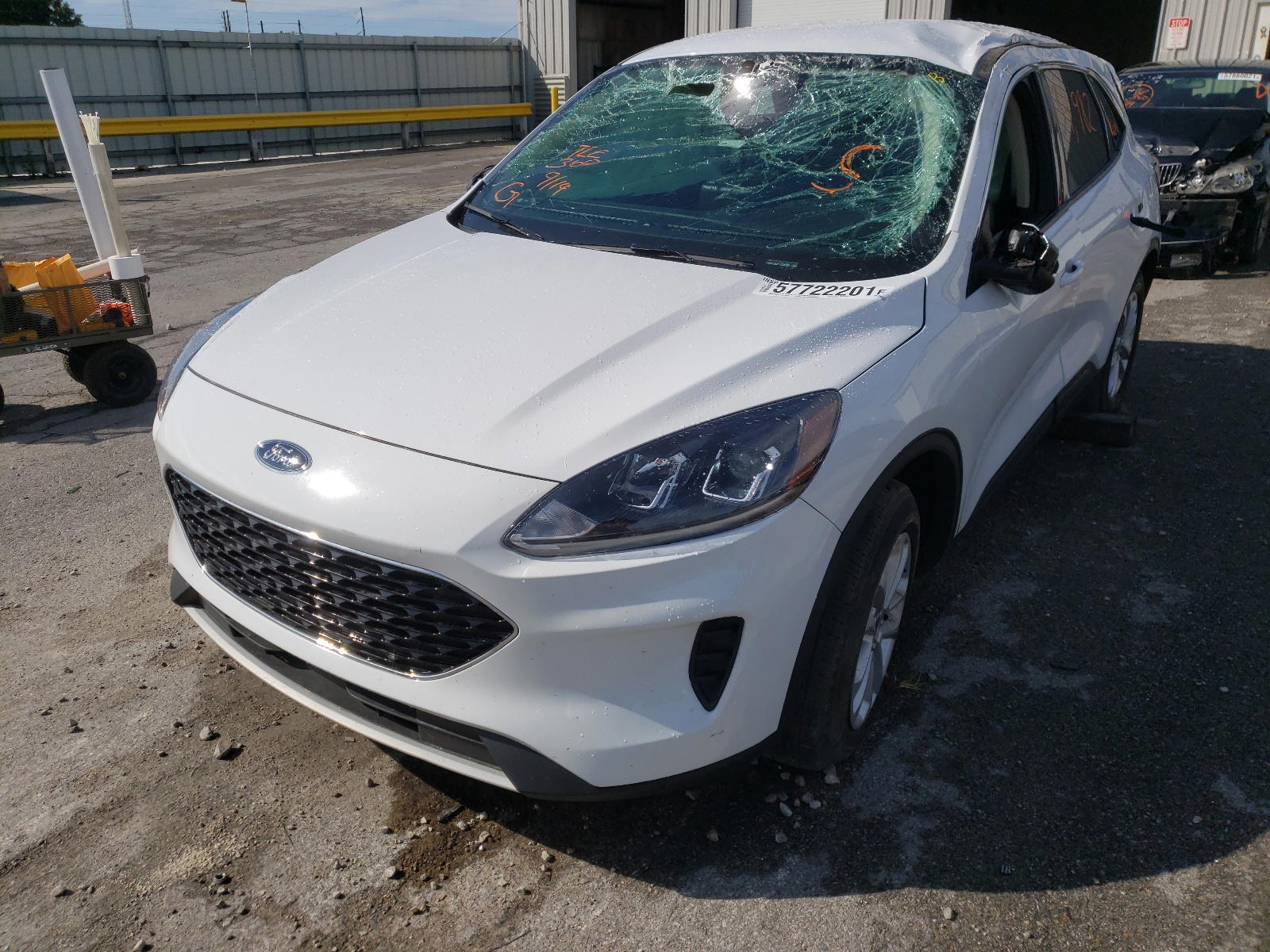 Photo 2 from auction – 2020 FORD ESCAPE SE with VIN 1FMCU0G67LUA86024