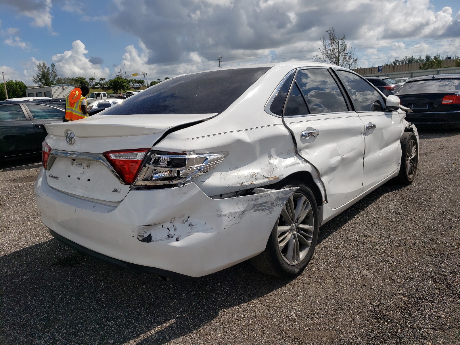Photo 4 from auction – 2016 TOYOTA CAMRY LE with VIN 4T1BF1FKXGU176834