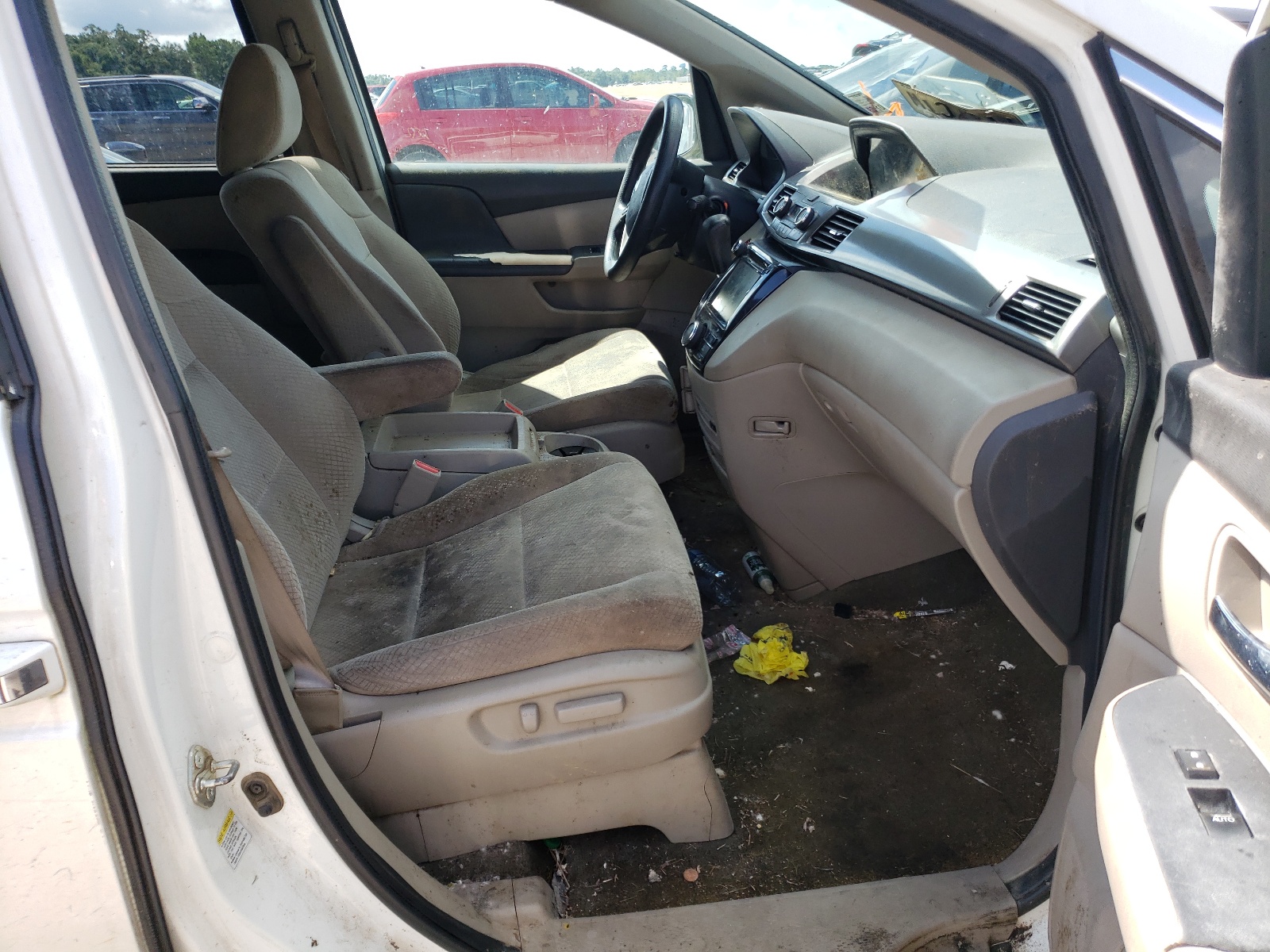 Photo 5 from auction – 2016 HONDA ODYSSEY SE with VIN 5FNRL5H33GB051921