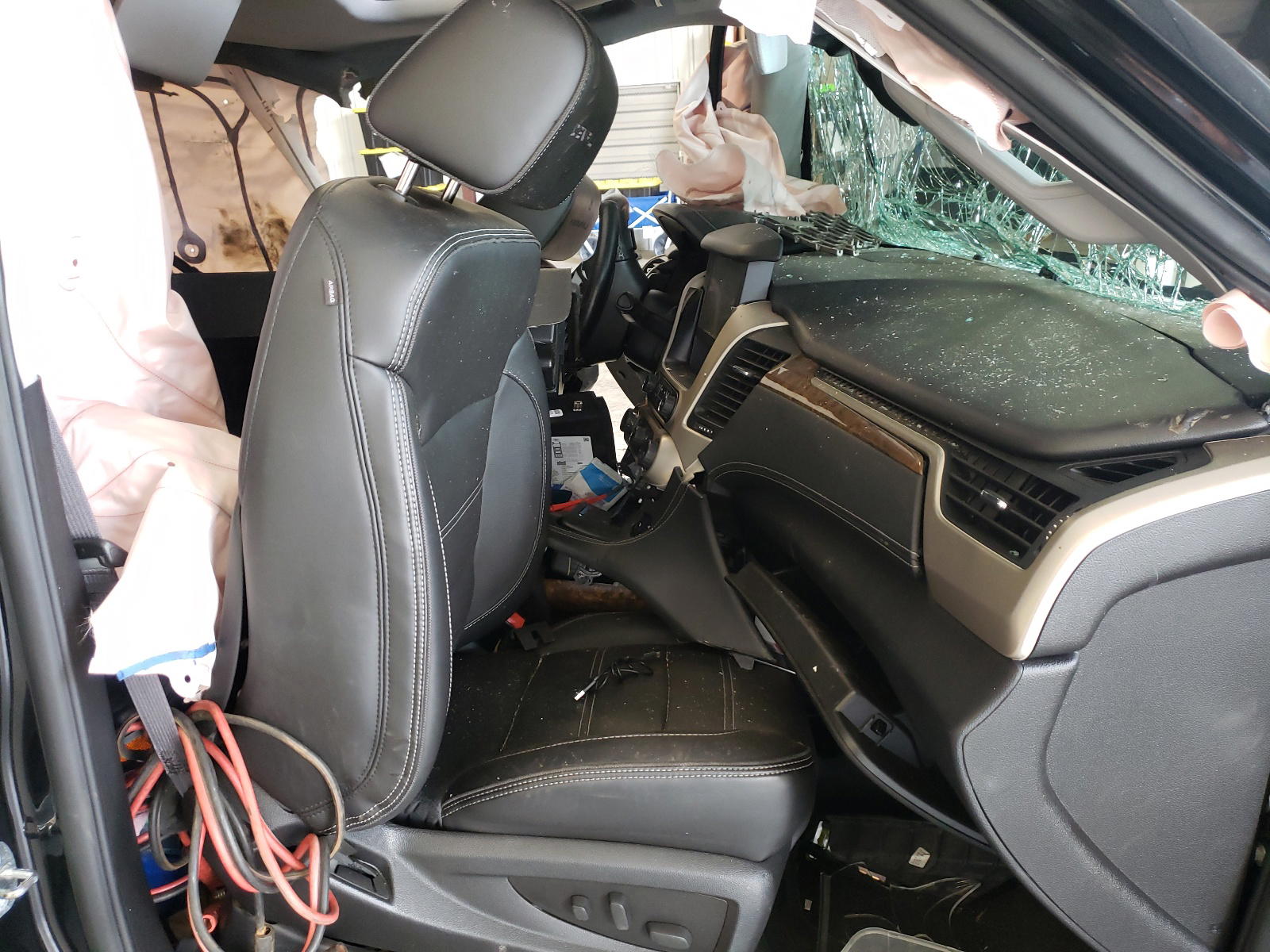 Photo 5 from auction – 2016 GMC YUKON DENA with VIN 1GKS2CKJ5GR259409