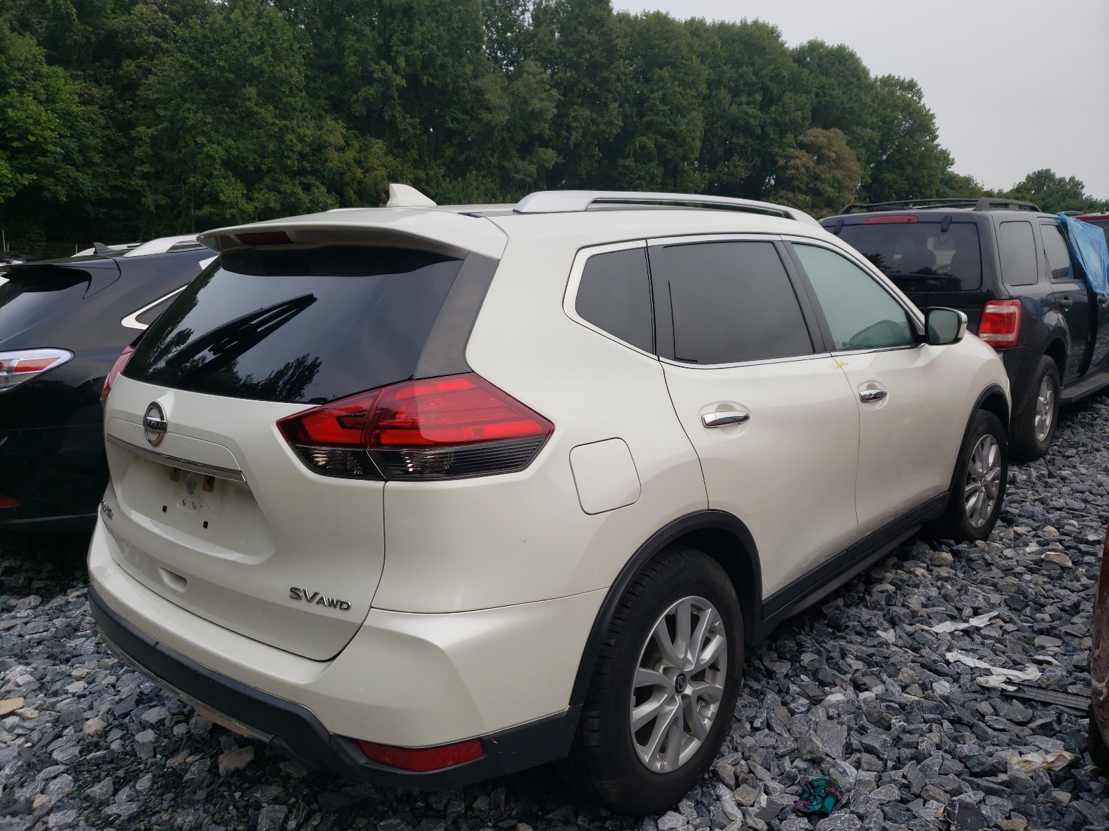 Photo 4 from auction – 2017 NISSAN ROGUE S with VIN KNMAT2MV7HP543961
