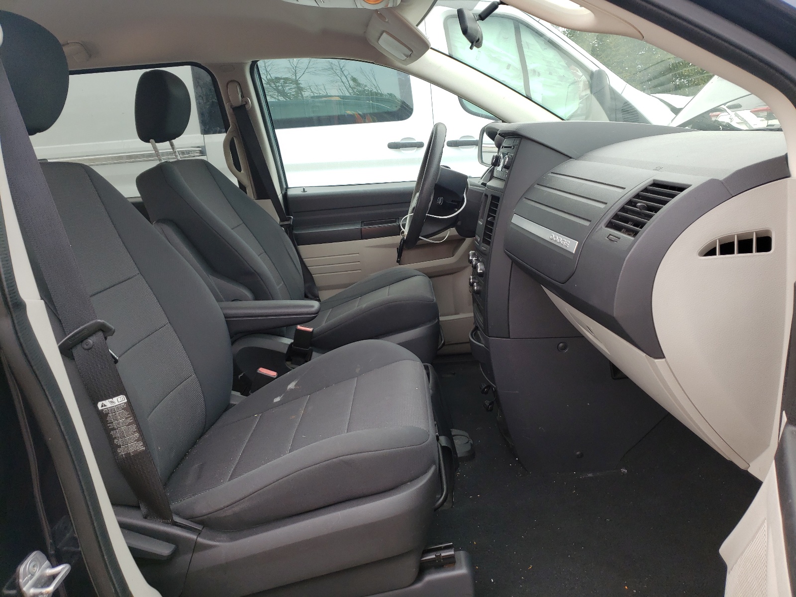 Photo 5 from auction – 2008 DODGE GRAND CARA with VIN 2D8HN44H68R695437