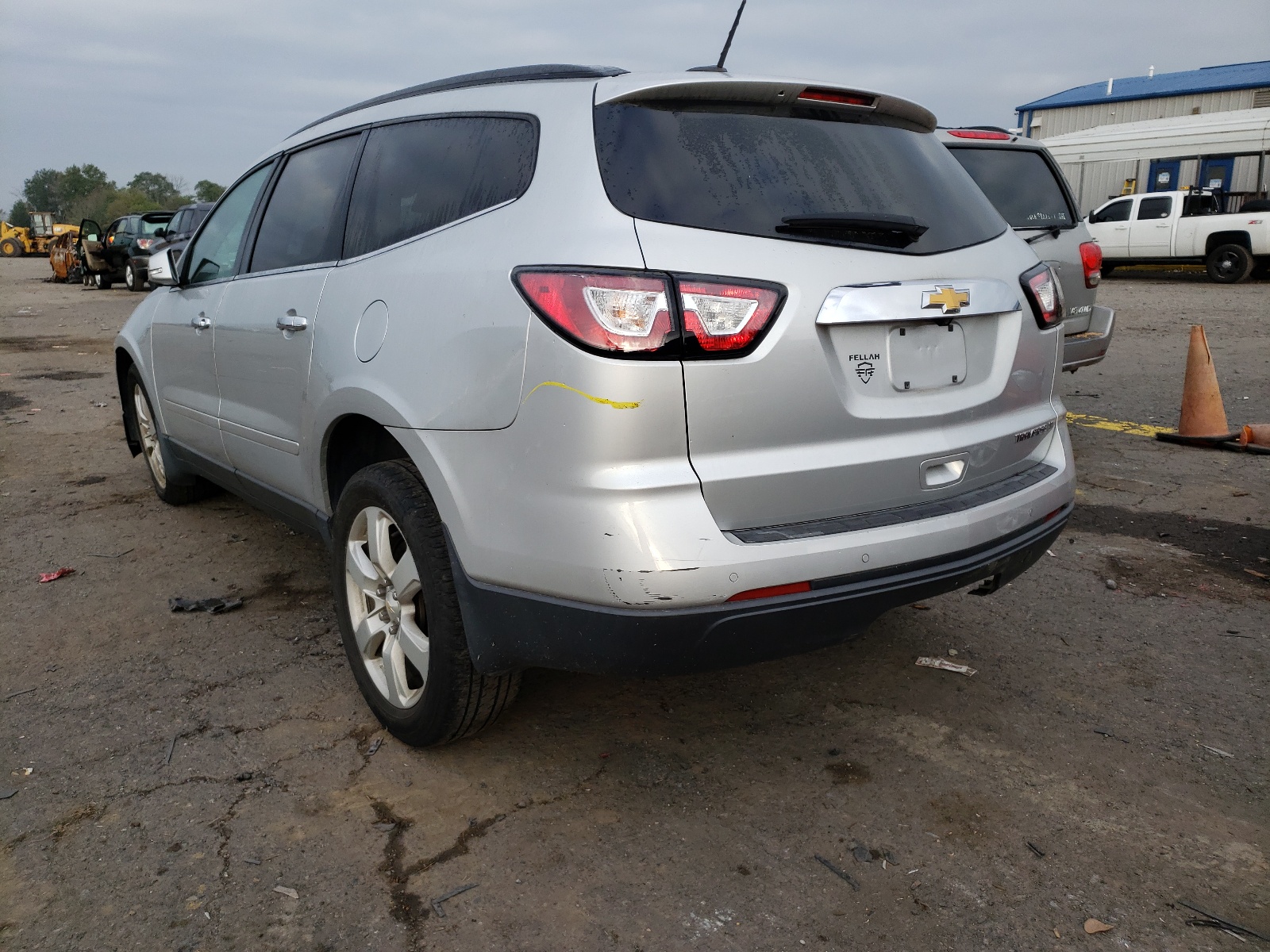Photo 3 from auction – 2016 CHEVROLET TRAVERSE L with VIN 1GNKRGKD2GJ328216